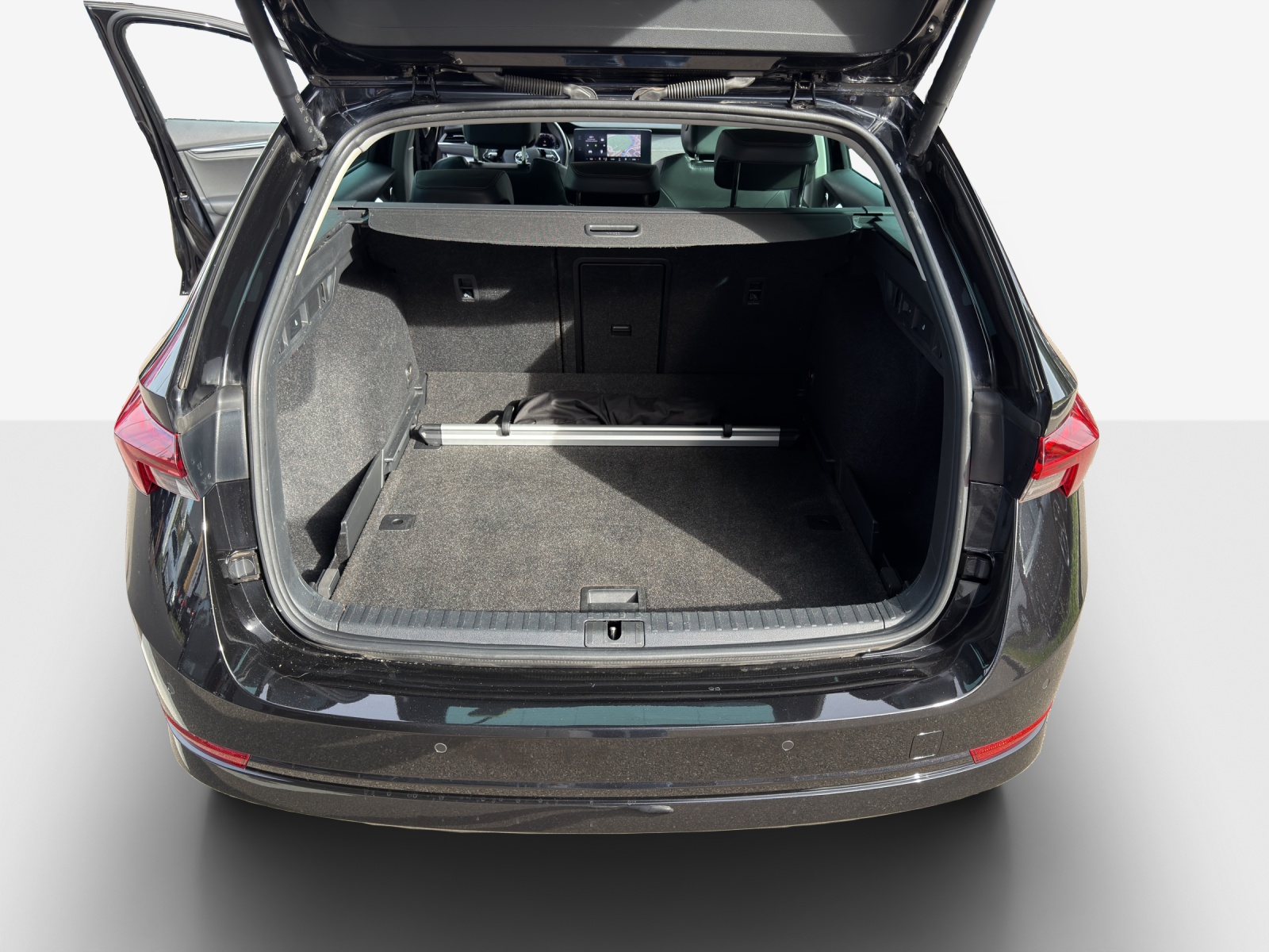 SKODA Octavia Combi 2.0 TSI Style DSG 4x4-image-12