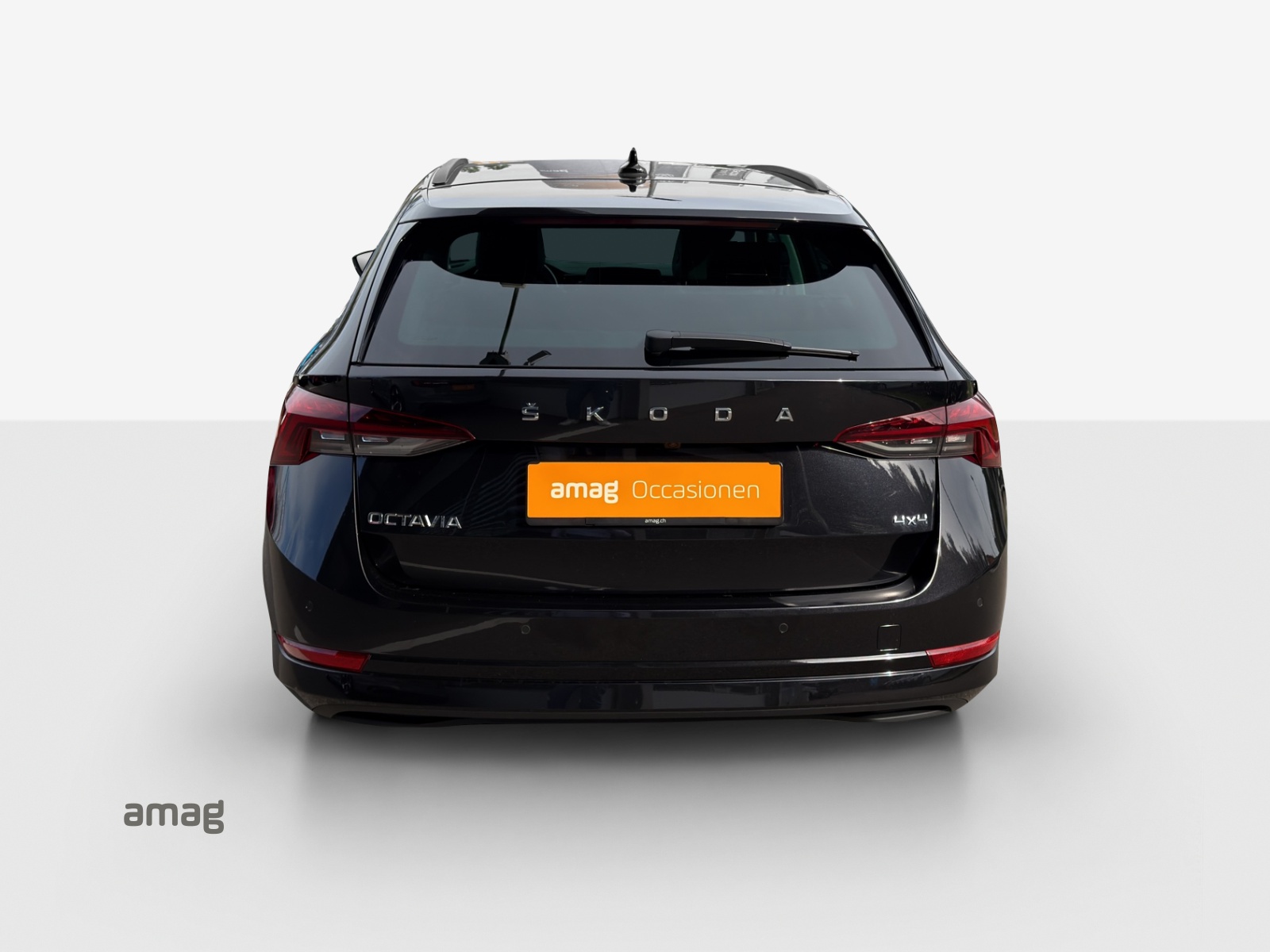 SKODA Octavia Combi 2.0 TSI Style DSG 4x4-image-3