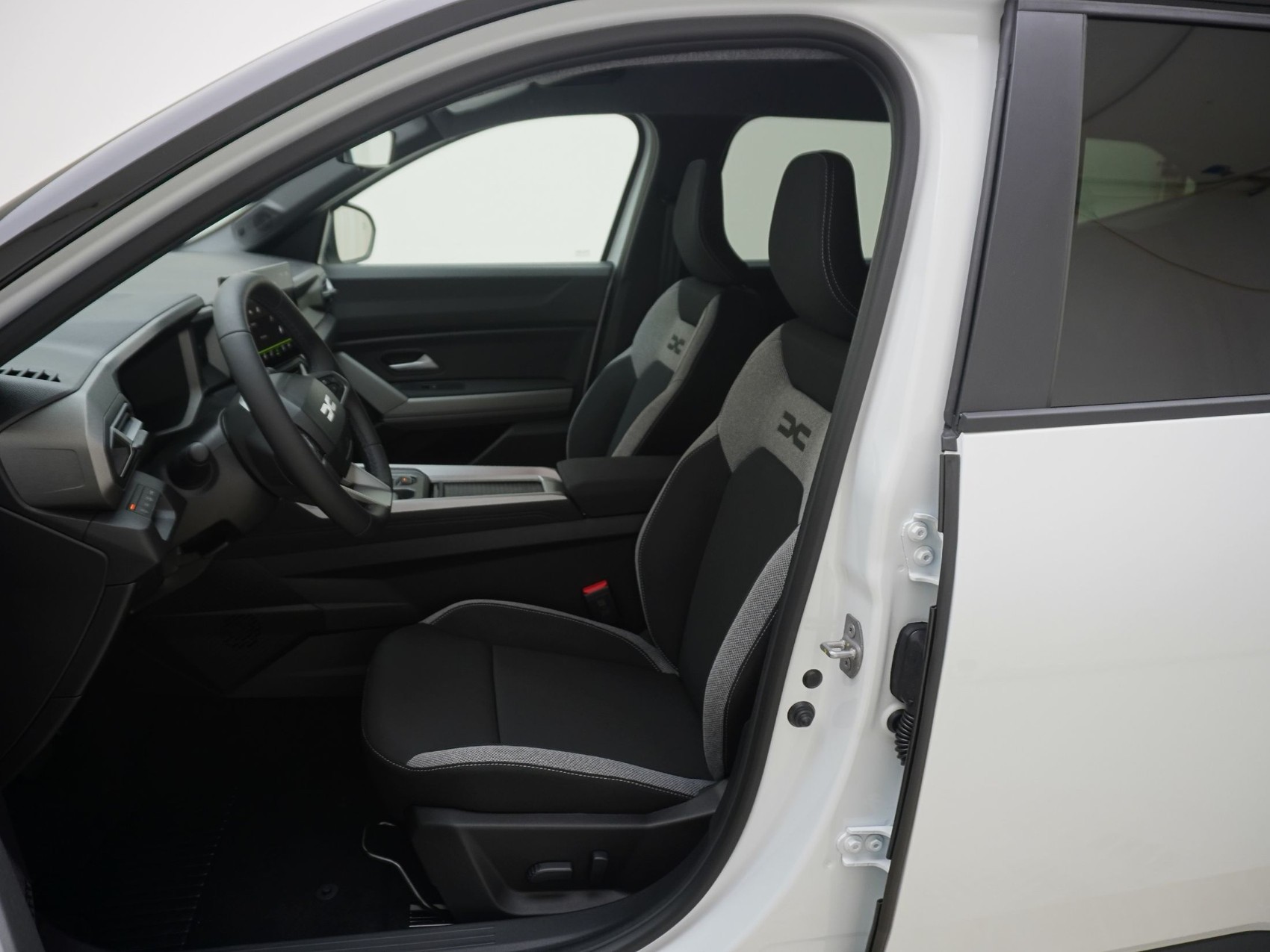 DACIA Bigster 1.2 Hybrid Journey 4x4-image-11