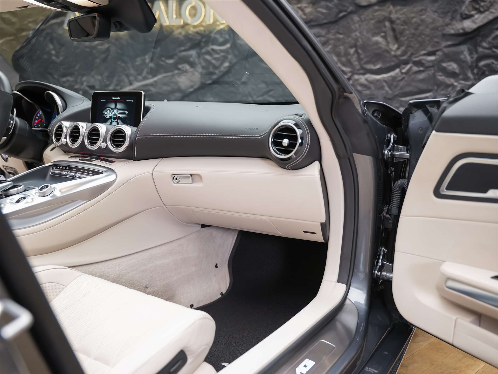 MERCEDES-BENZ AMG GT C Roadster Speedshift DCT-image-23