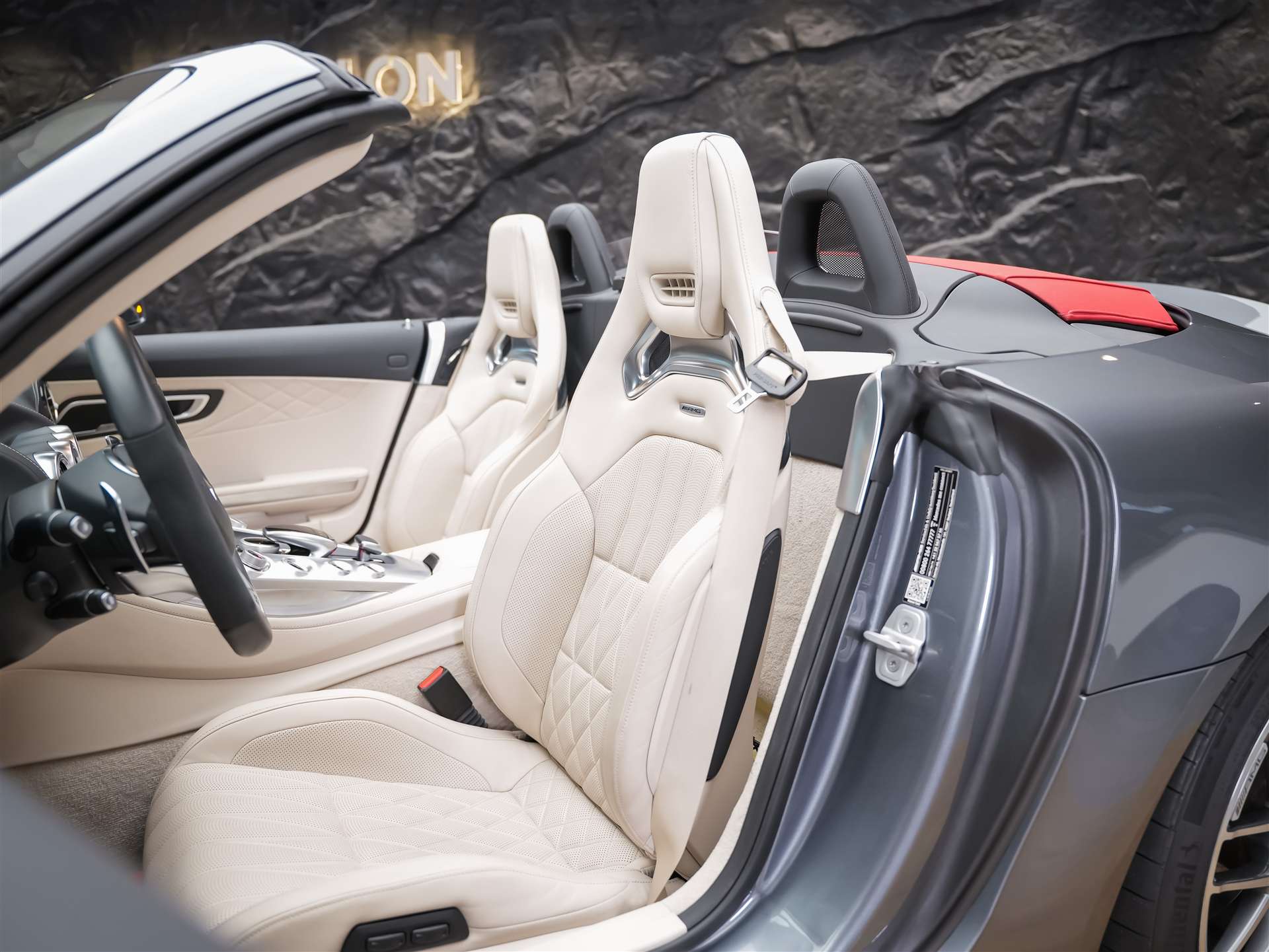 MERCEDES-BENZ AMG GT C Roadster Speedshift DCT-image-15