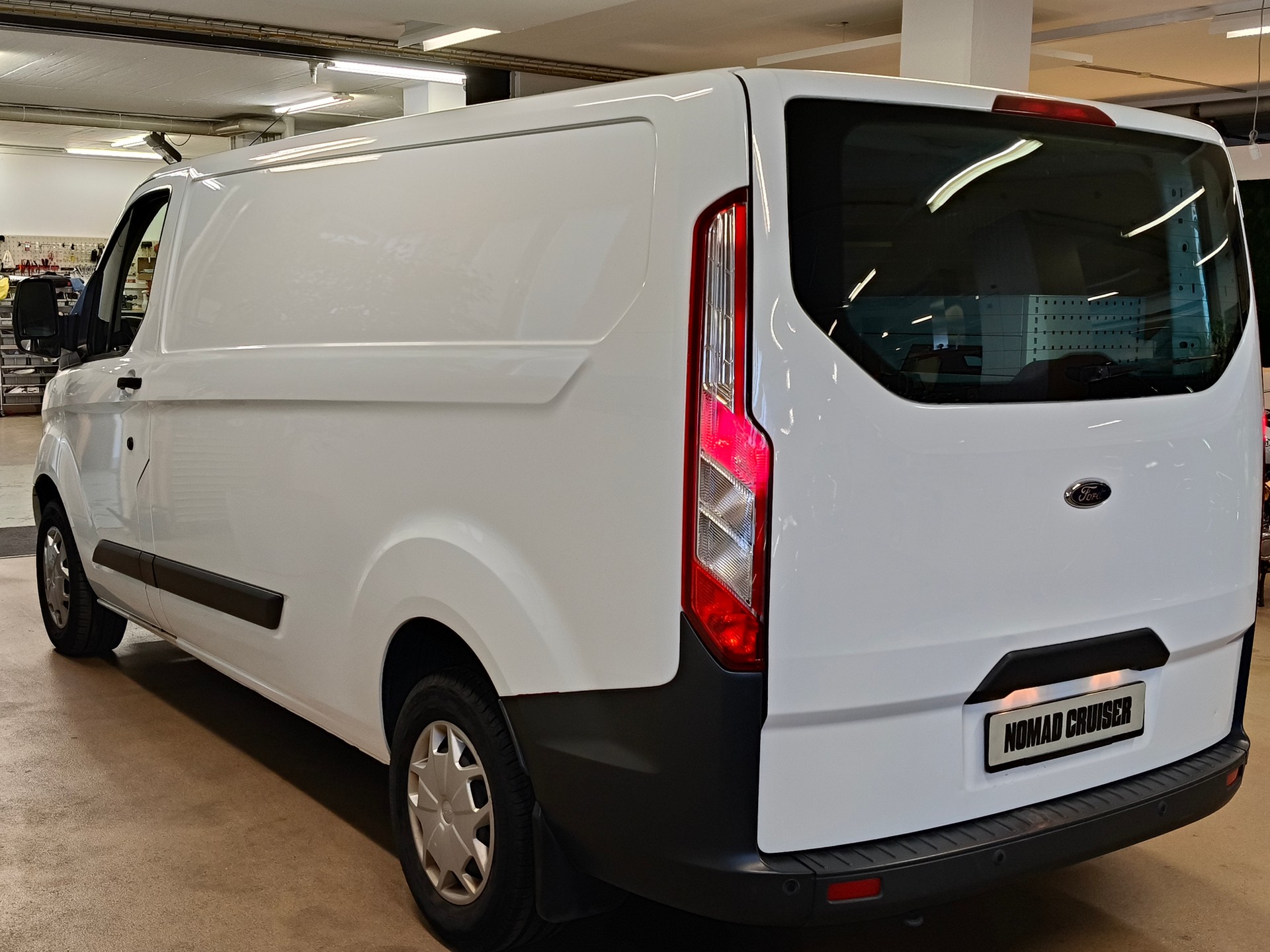 FORD Transit Custom Van 290 L2H1 Ambiente-image-10