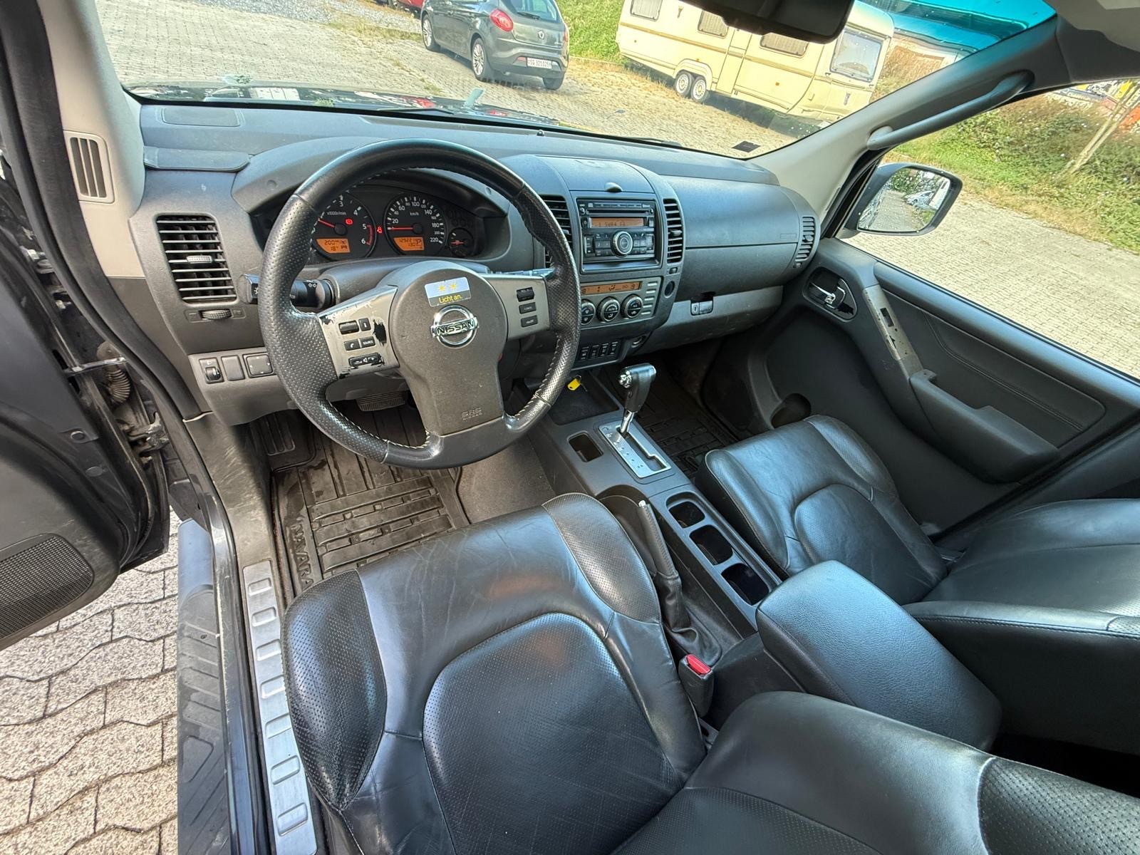 NISSAN Navara Double Cab Platinum 2.5 dCi 4WD-image-10