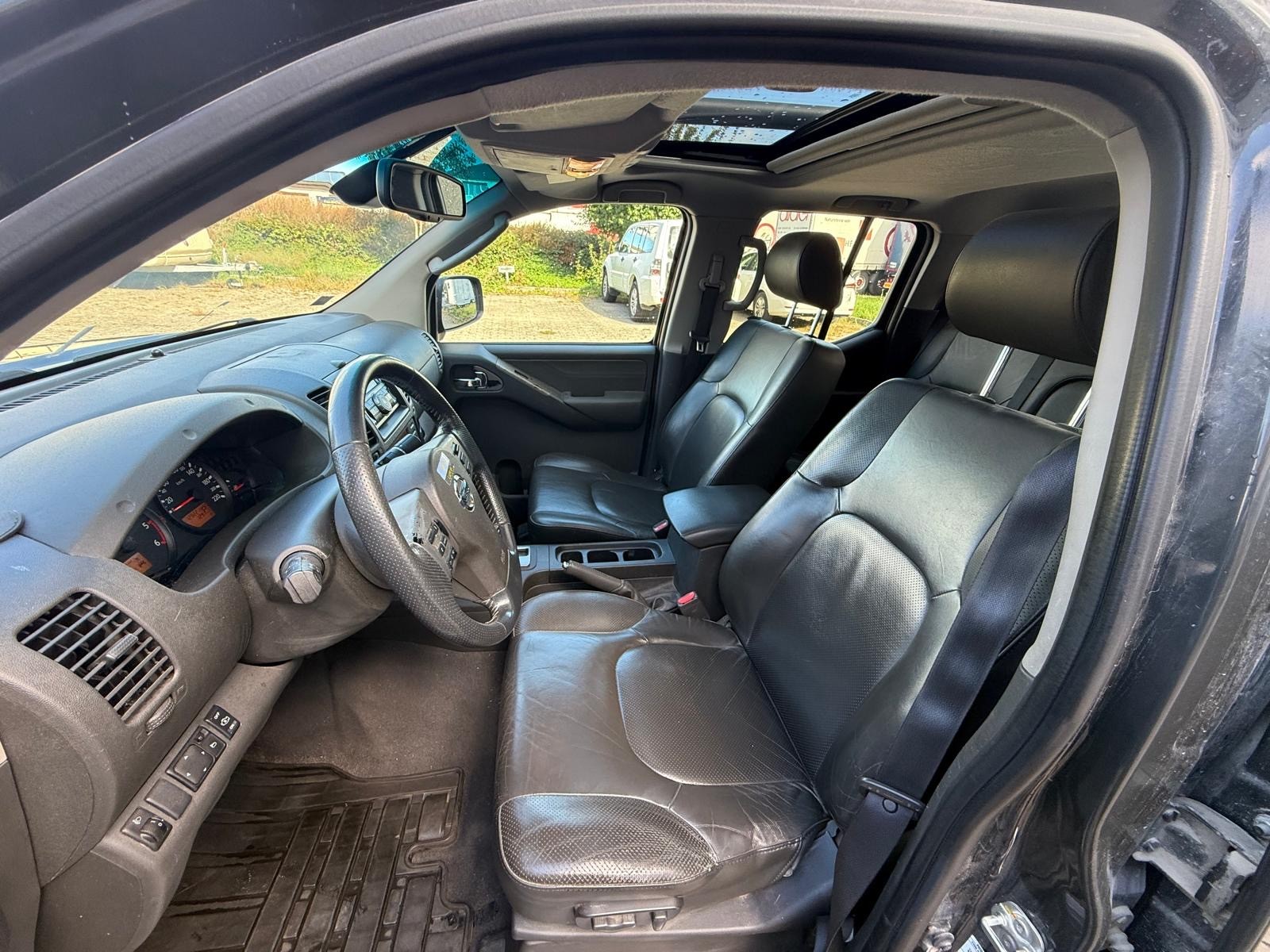NISSAN Navara Double Cab Platinum 2.5 dCi 4WD-image-11