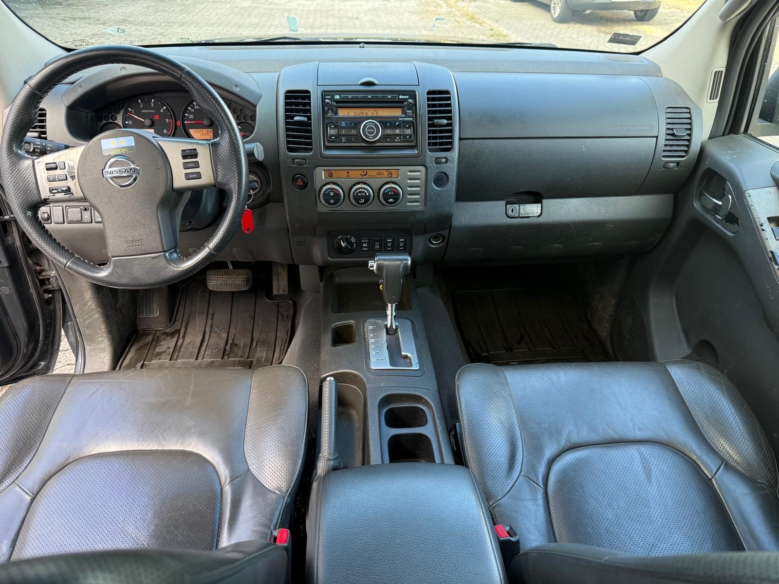 NISSAN Navara Double Cab Platinum 2.5 dCi 4WD-image-8