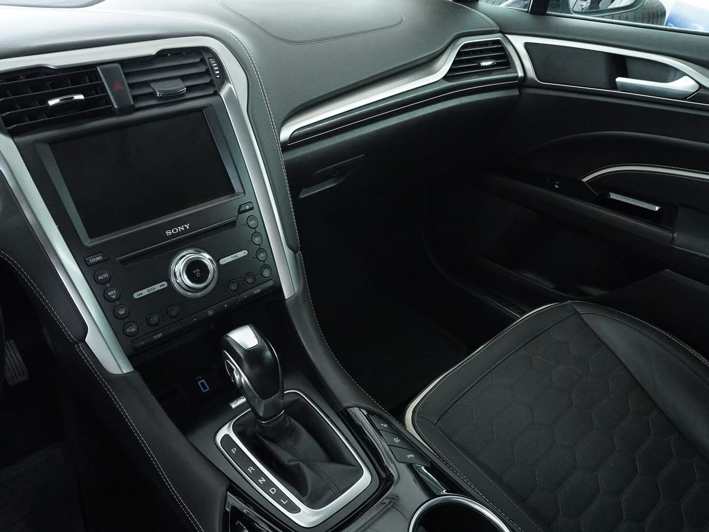 FORD Mondeo 2.0 HEV Vignale eCVT-image-6
