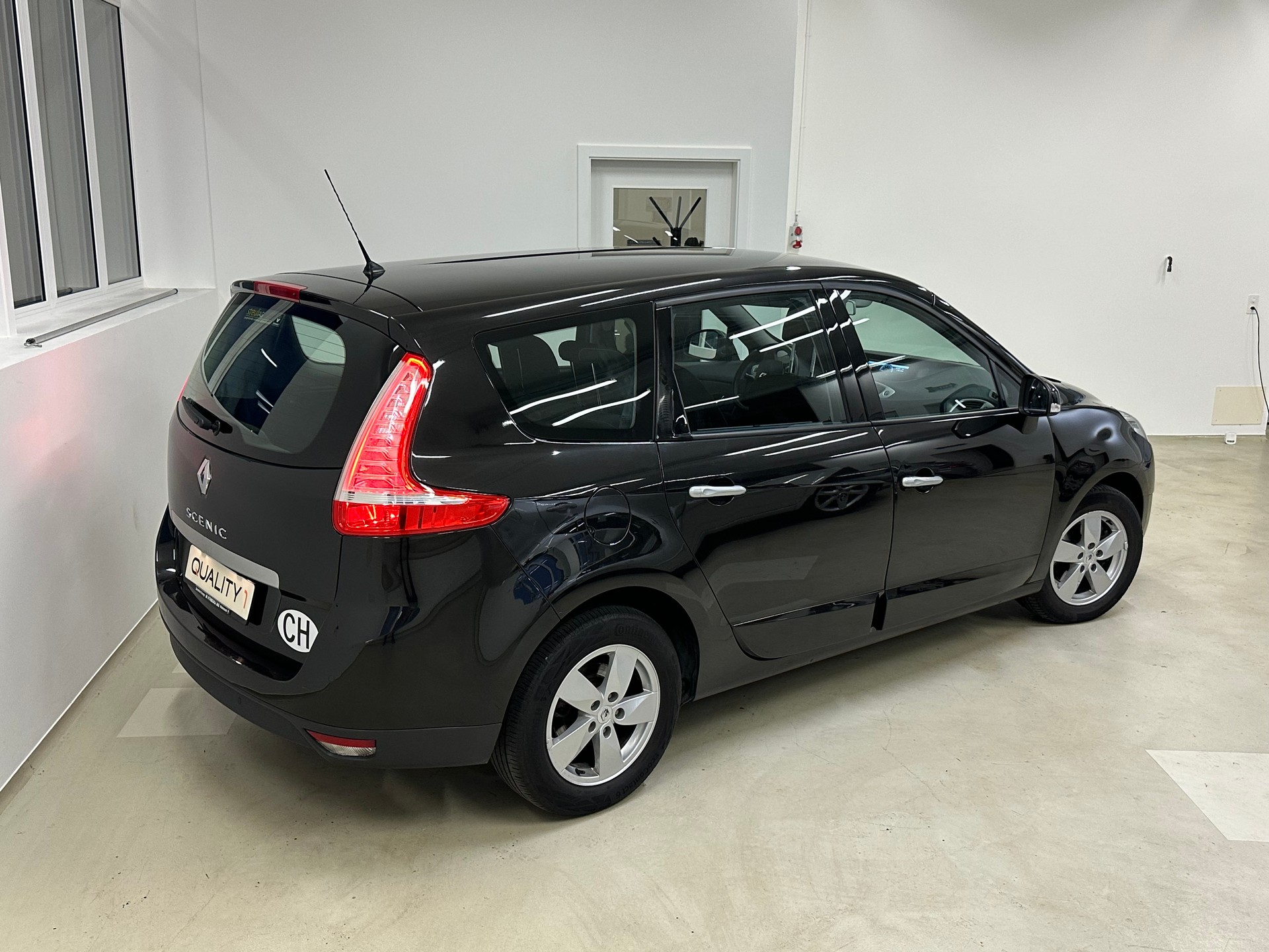 RENAULT Grand Scénic 1.4 16V Turbo Dynamique-image-8