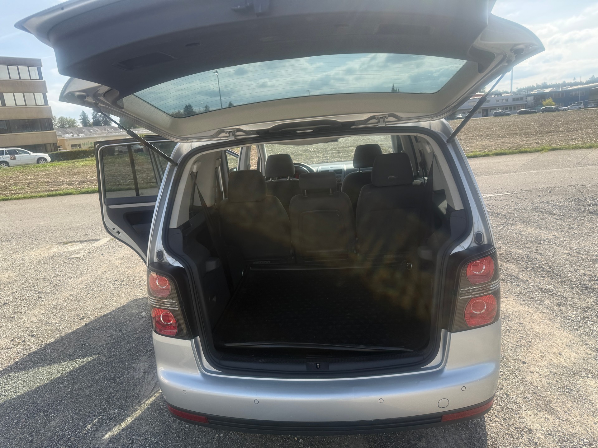 VW Touran 1.4 TSI Highline DSG-image-6