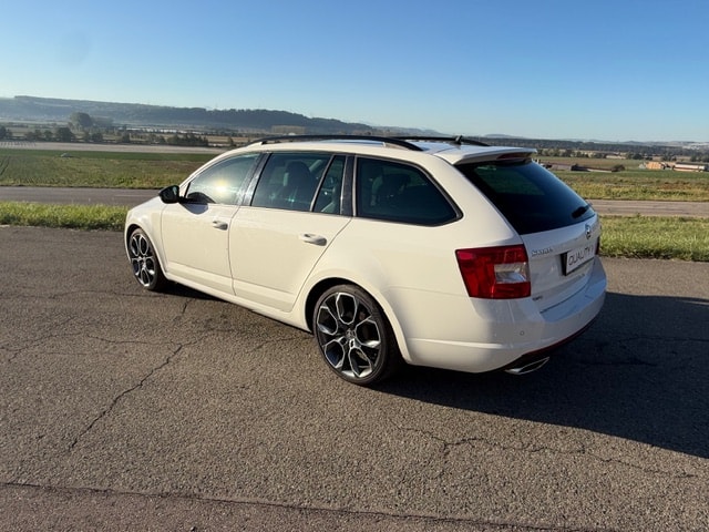 SKODA Octavia Combi 2.0 TDI RS 4x4 DSG-image-5