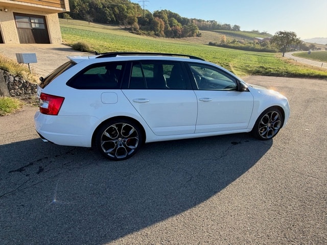 SKODA Octavia Combi 2.0 TDI RS 4x4 DSG-image-8