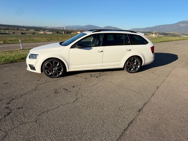 SKODA Octavia Combi 2.0 TDI RS 4x4 DSG-image-4