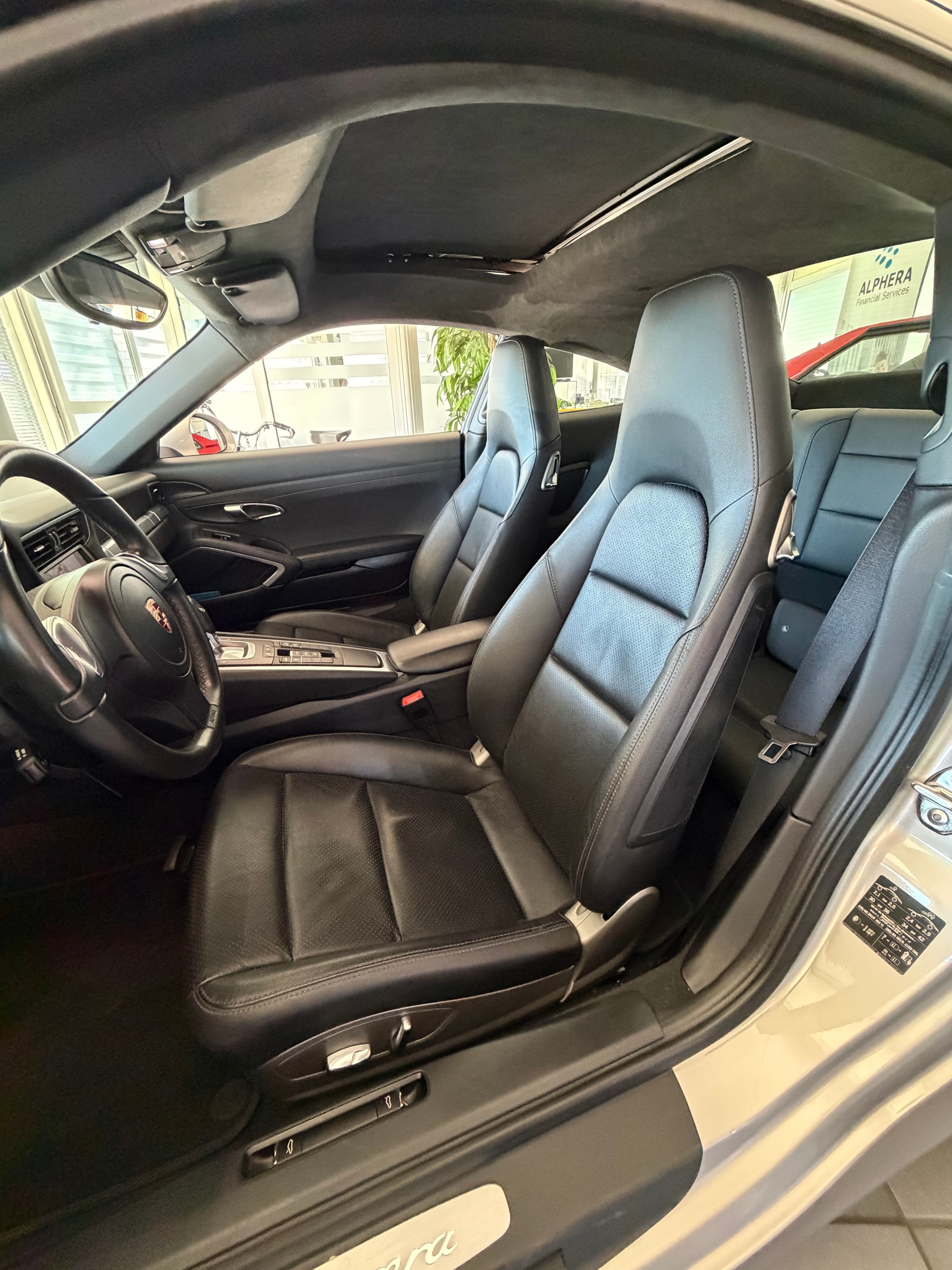 PORSCHE 911 Carrera-image-5