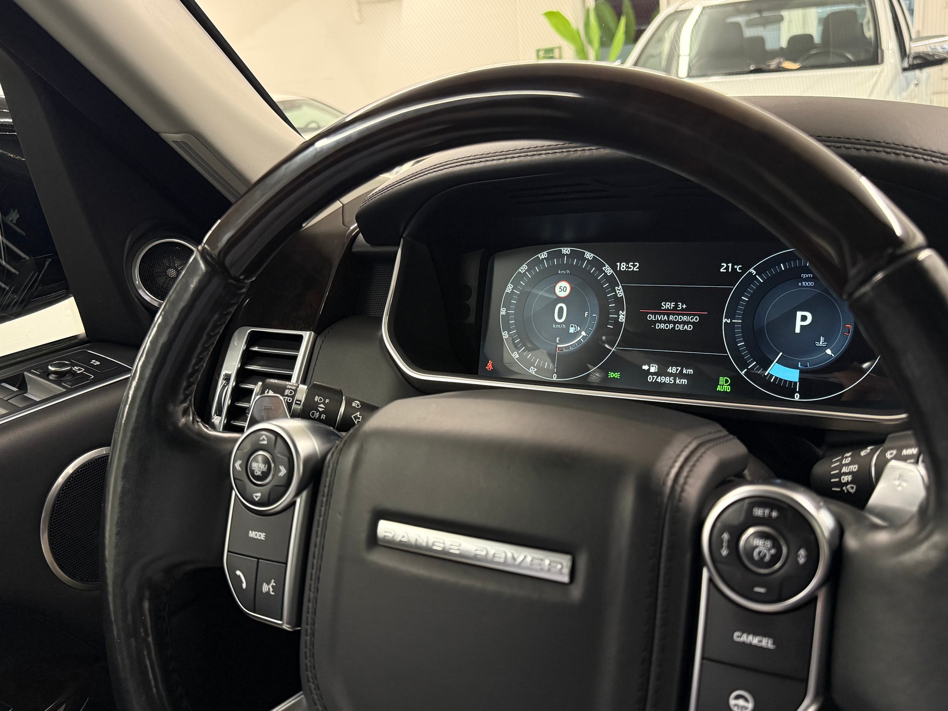 LAND ROVER Range Rover 3.0 TDV6 Autobiography Automatic-image-24