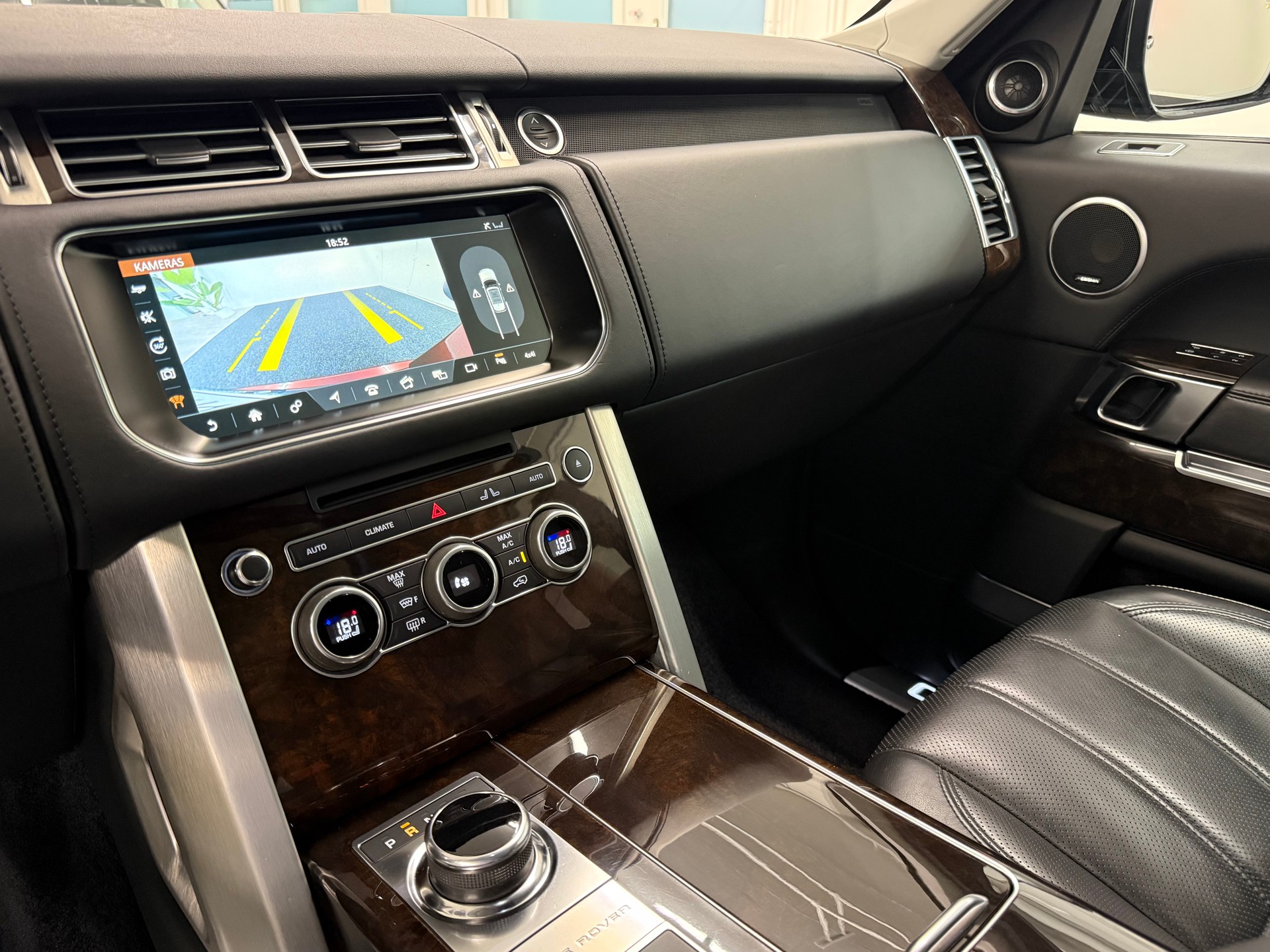LAND ROVER Range Rover 3.0 TDV6 Autobiography Automatic-image-22