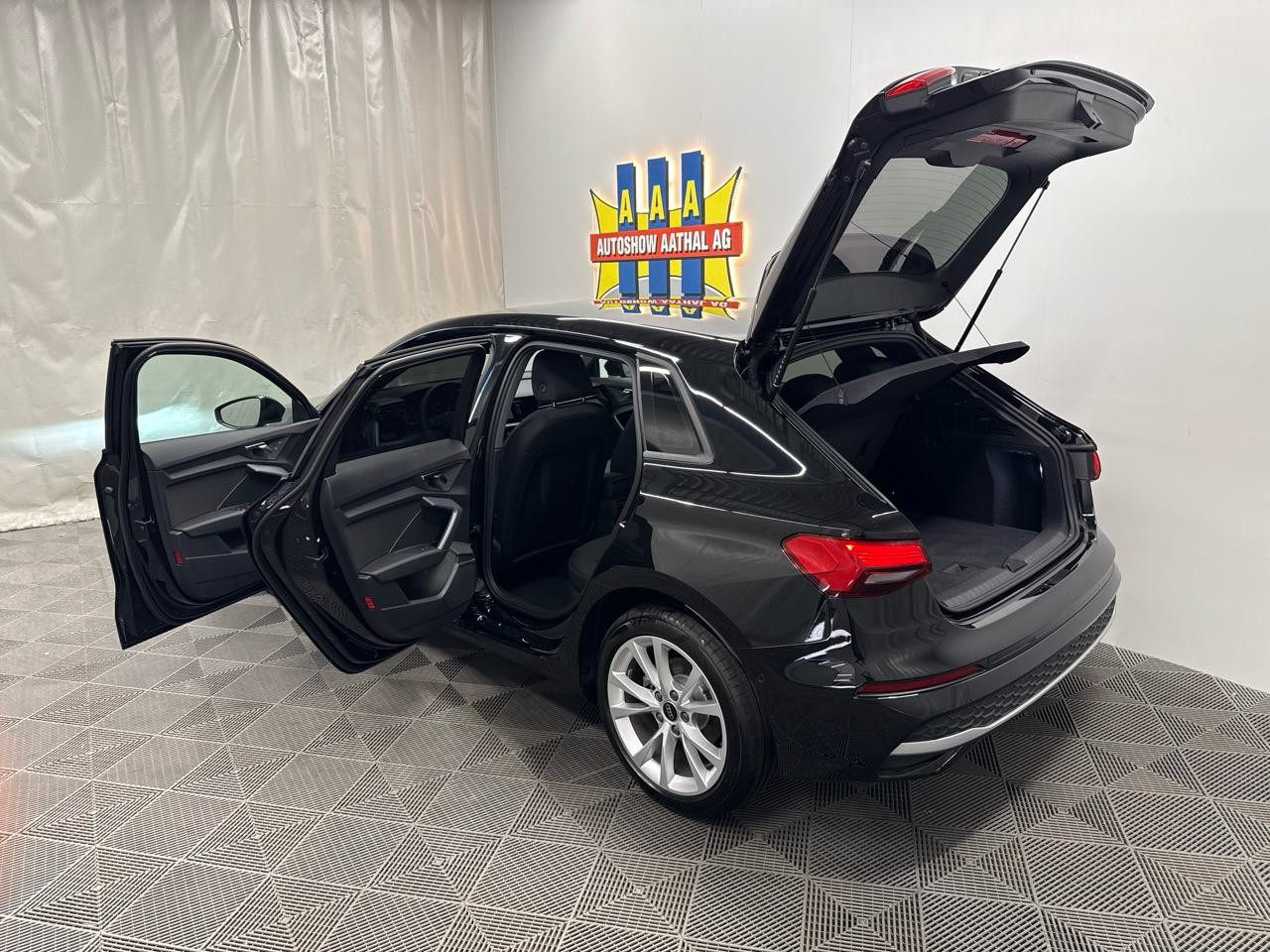 AUDI A3 Sportback 35 TFSI Attraction S-tronic-image-11