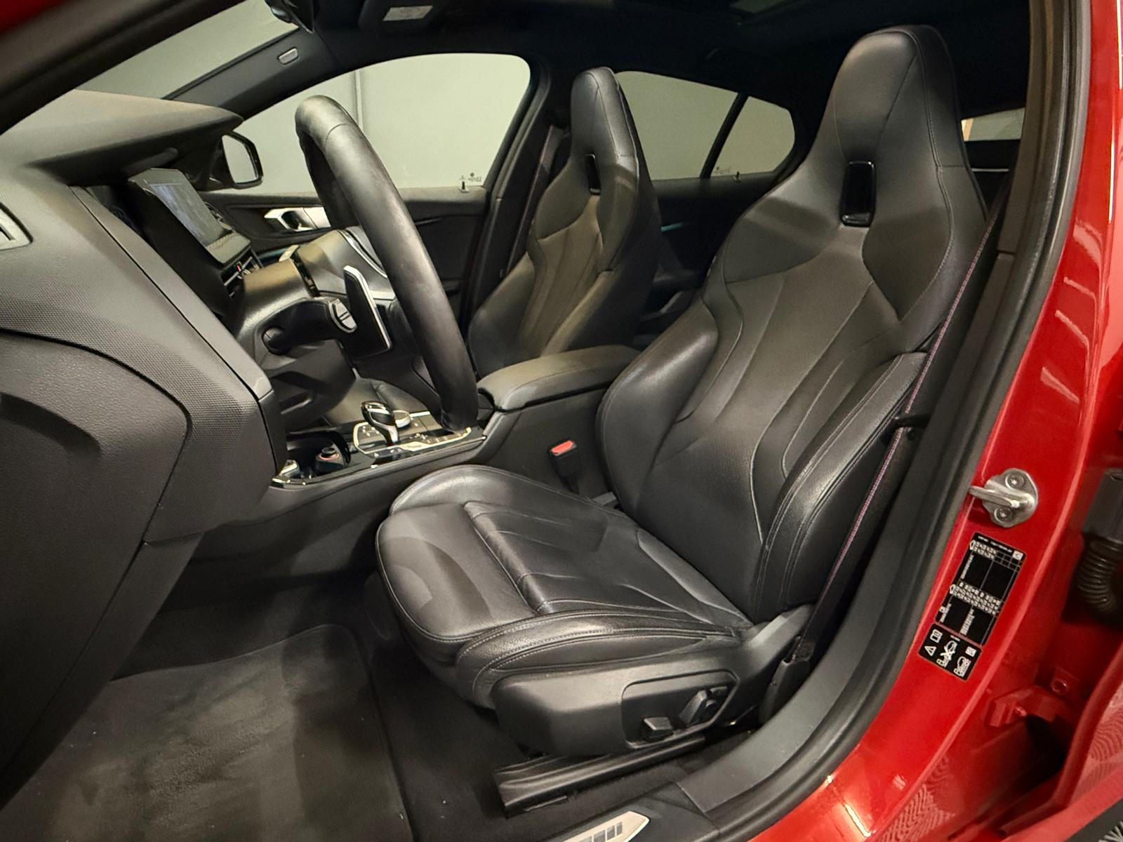 BMW M135i xDrive Steptronic-image-9
