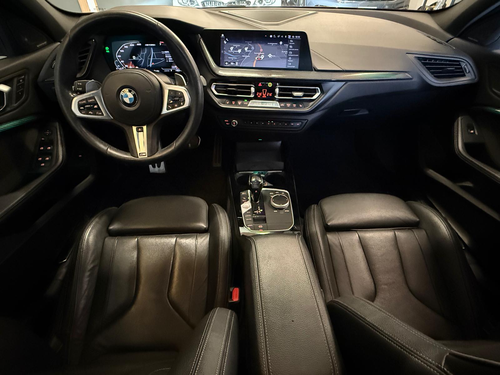 BMW M135i xDrive Steptronic-image-17