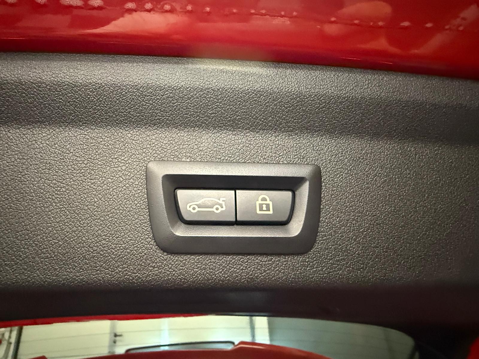 BMW M135i xDrive Steptronic-image-13