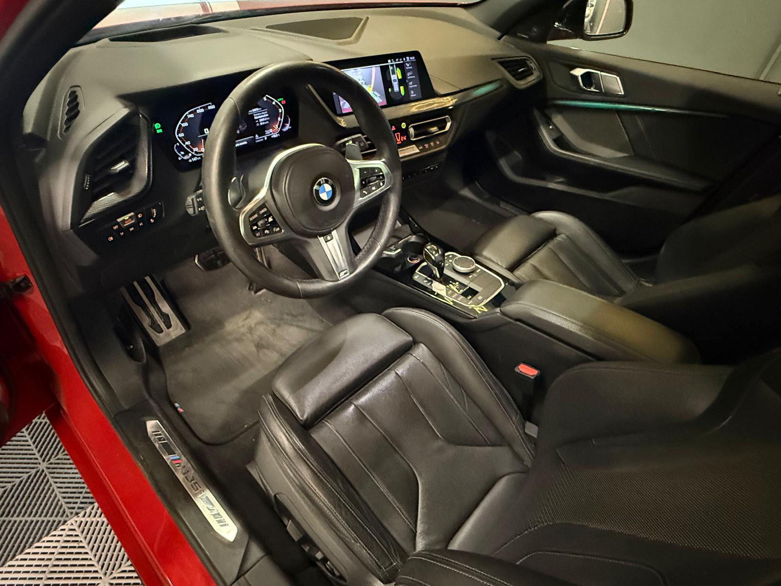 BMW M135i xDrive Steptronic-image-1