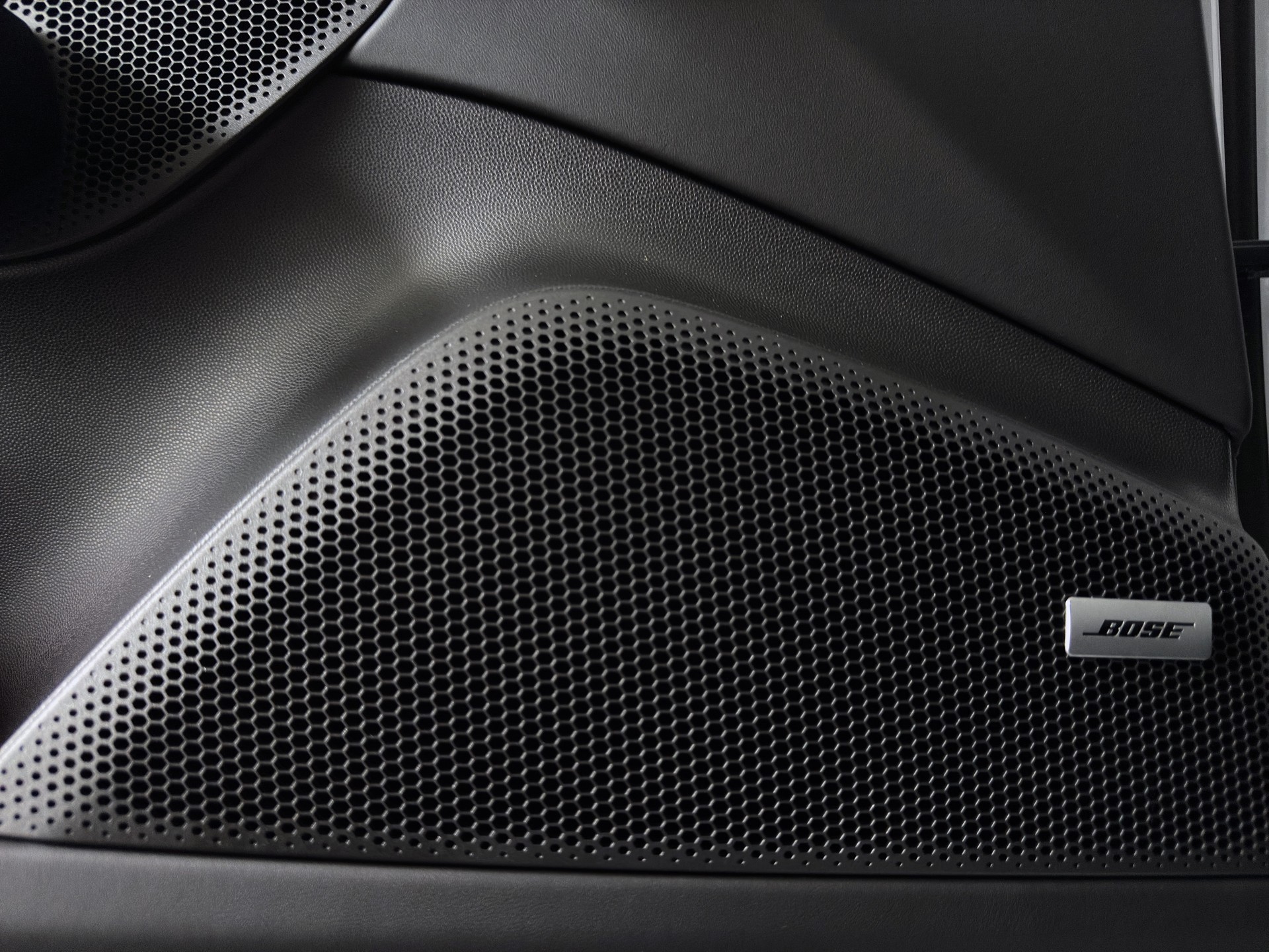 PORSCHE Macan 4-image-10