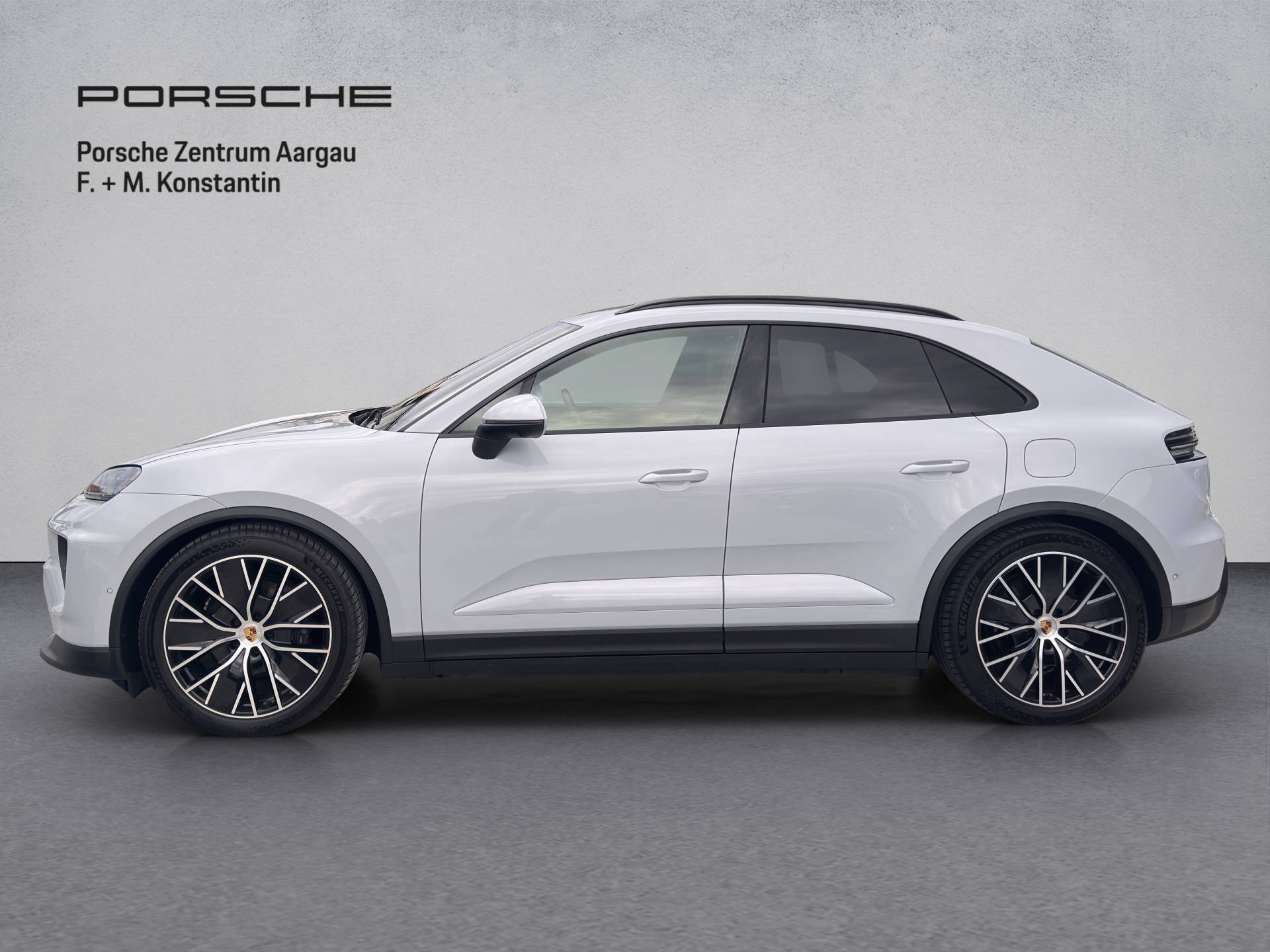 PORSCHE Macan 4-image-1