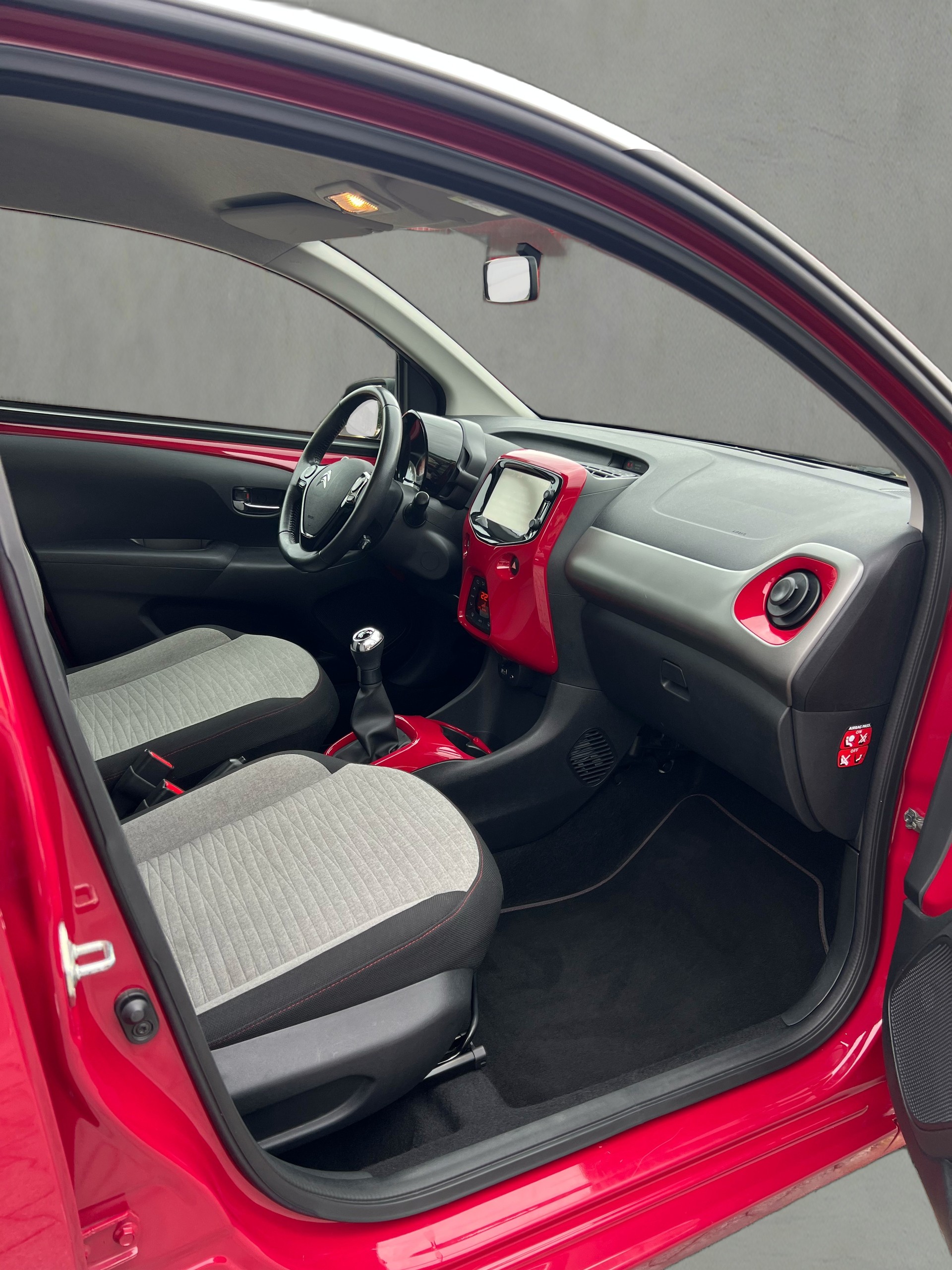 CITROEN C1 1.2 VTi Shine Edition-image-12