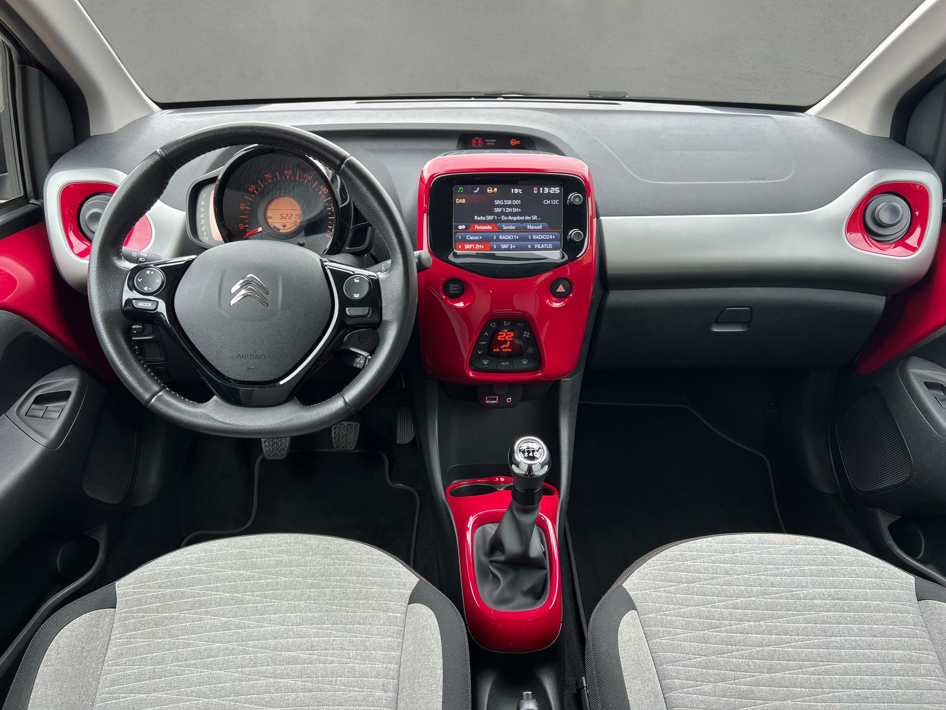 CITROEN C1 1.2 VTi Shine Edition-image-22