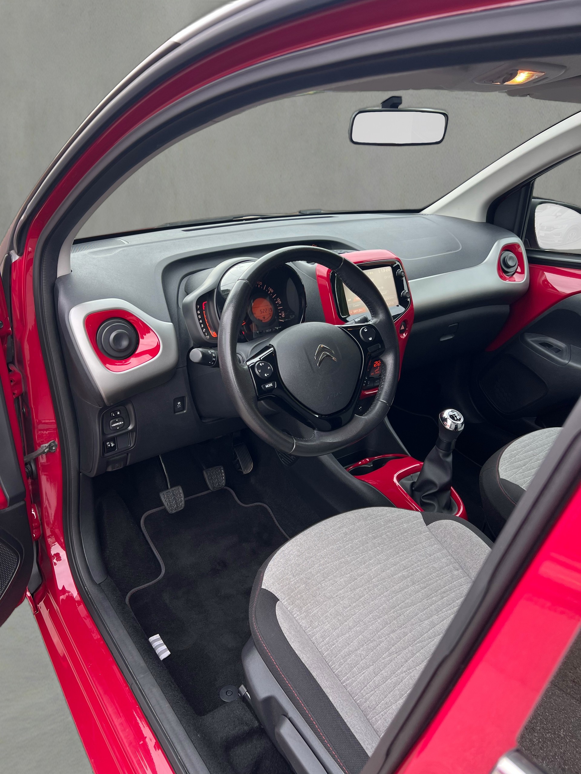 CITROEN C1 1.2 VTi Shine Edition-image-16