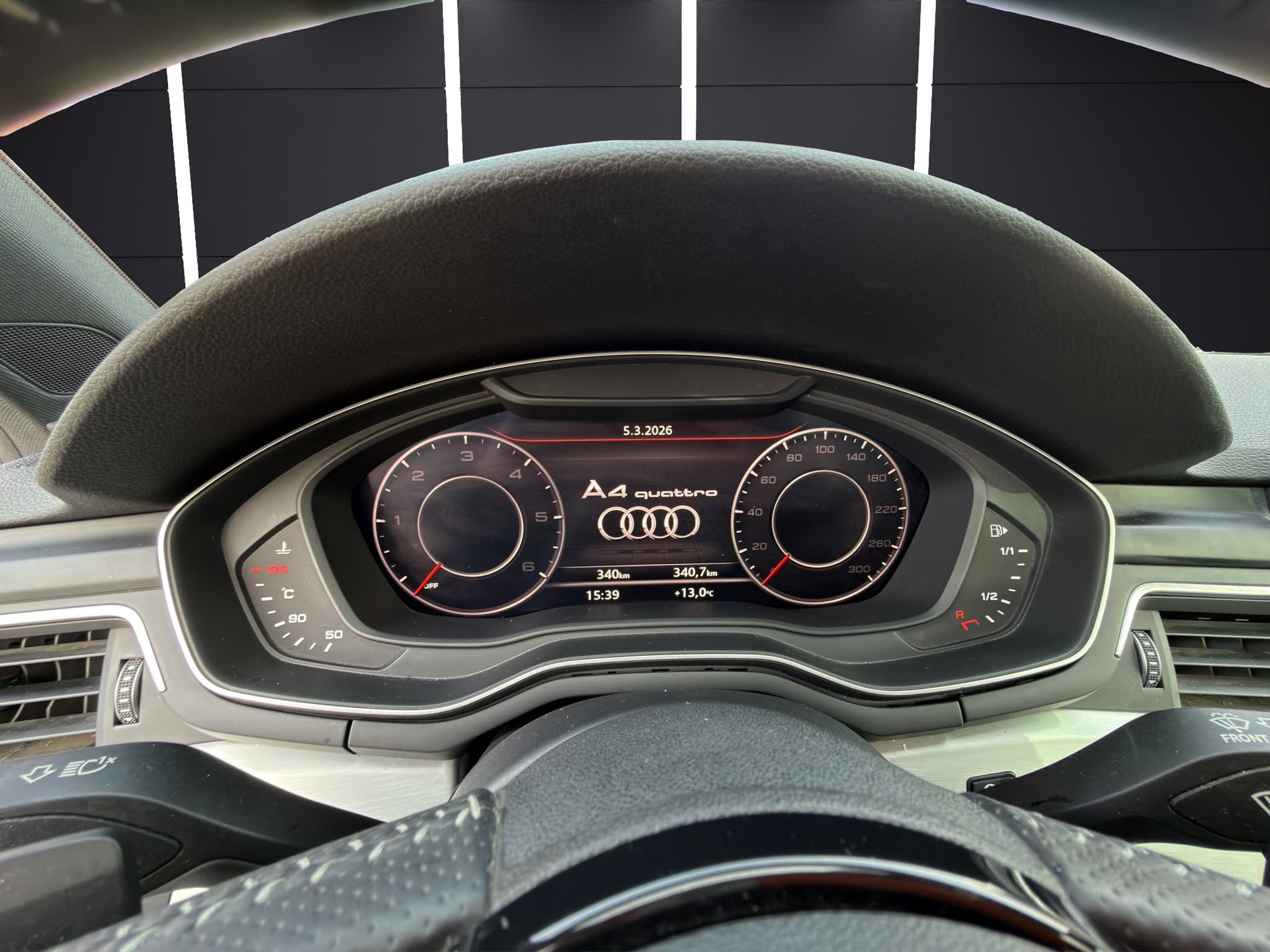 AUDI A4 Avant 2.0 TDI Design quattro S-tronic-image-10