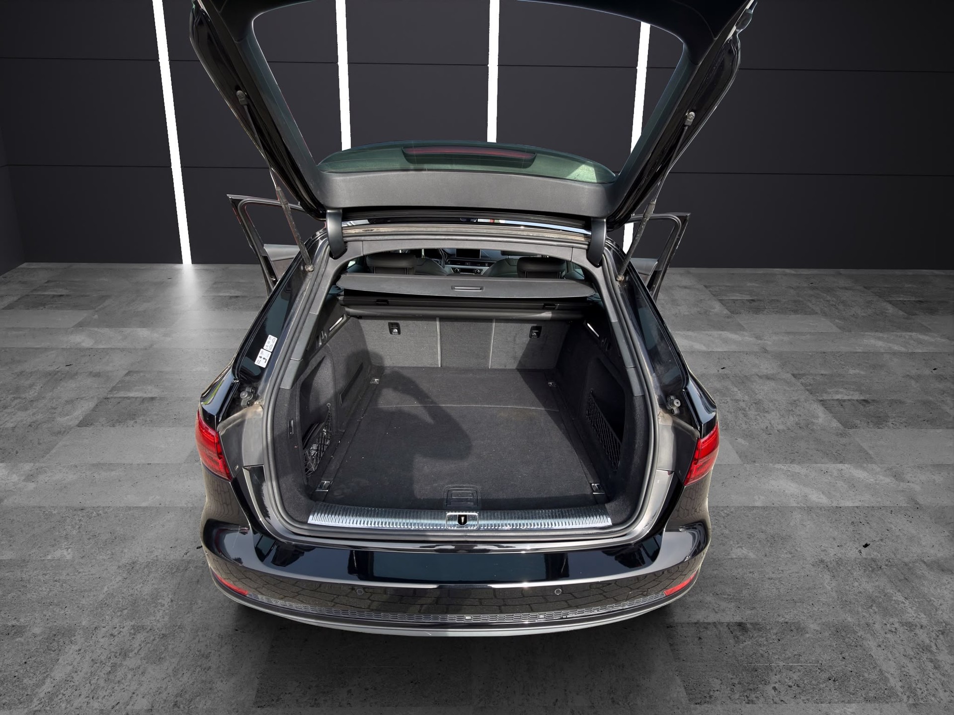 AUDI A4 Avant 2.0 TDI Design quattro S-tronic-image-12