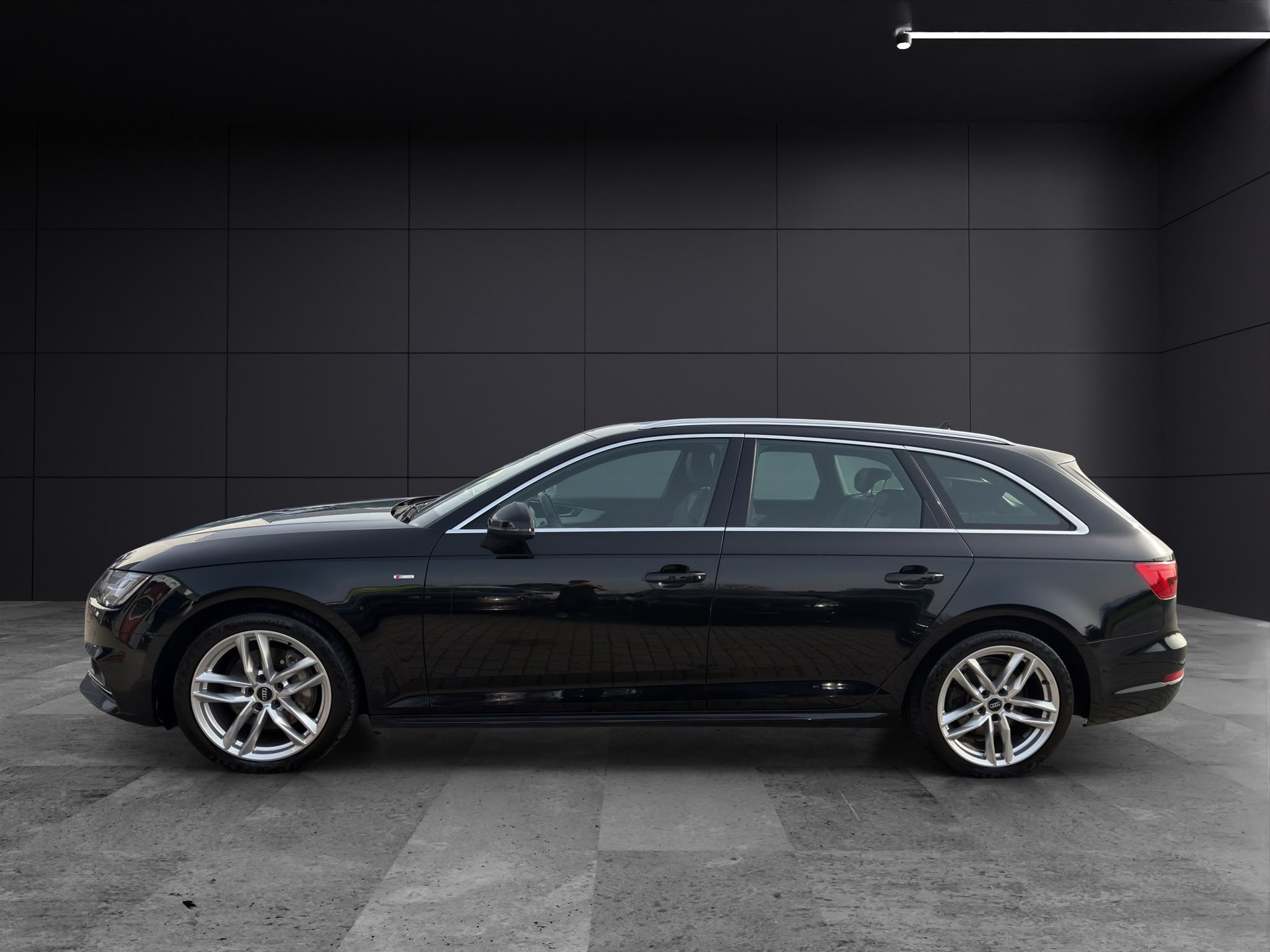 AUDI A4 Avant 2.0 TDI Design quattro S-tronic-image-2