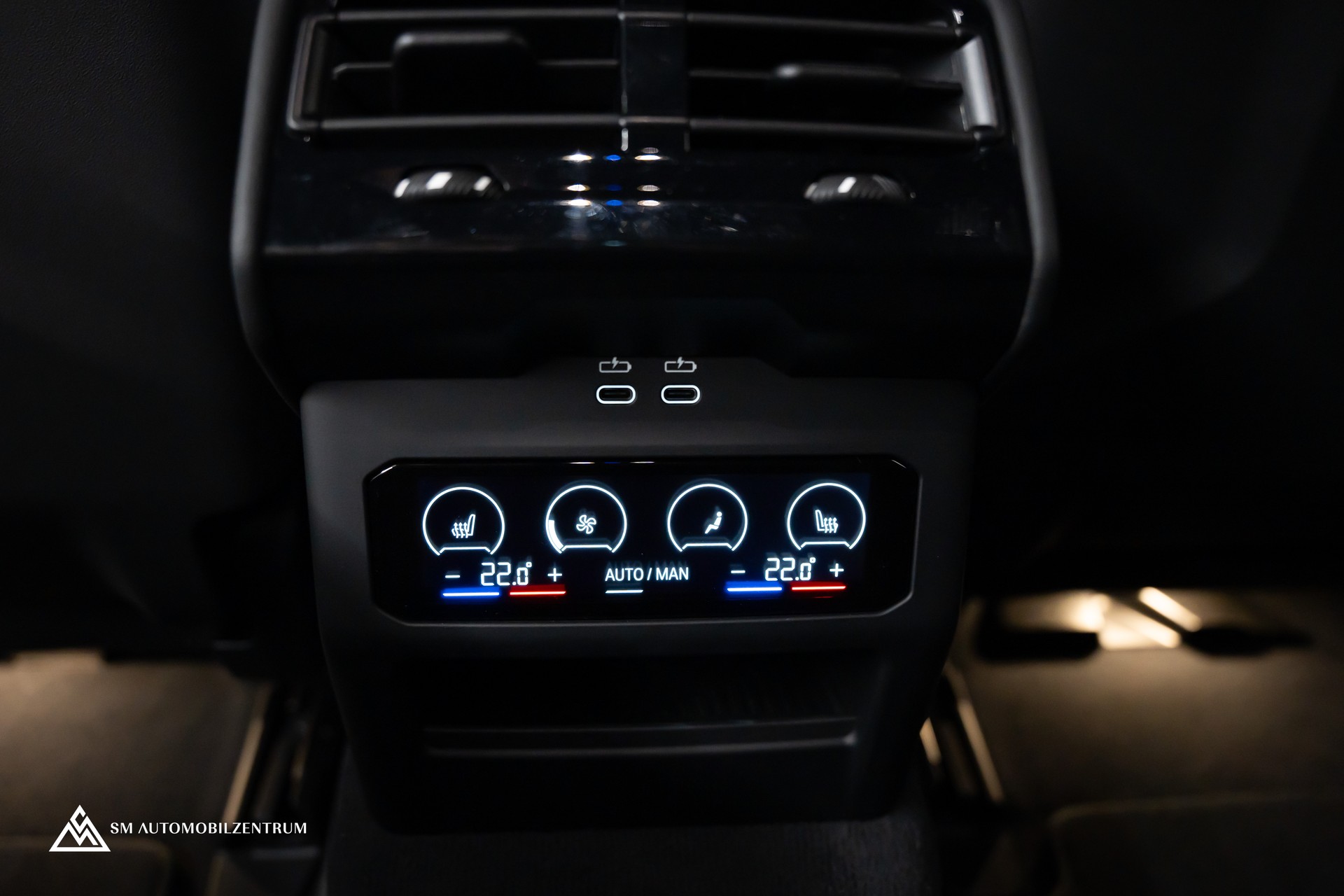 BMW M5 xDrive / CH / Carbon Exterieur & Interieur / 360° / Head-Up / Sitzbelüftung-image-27