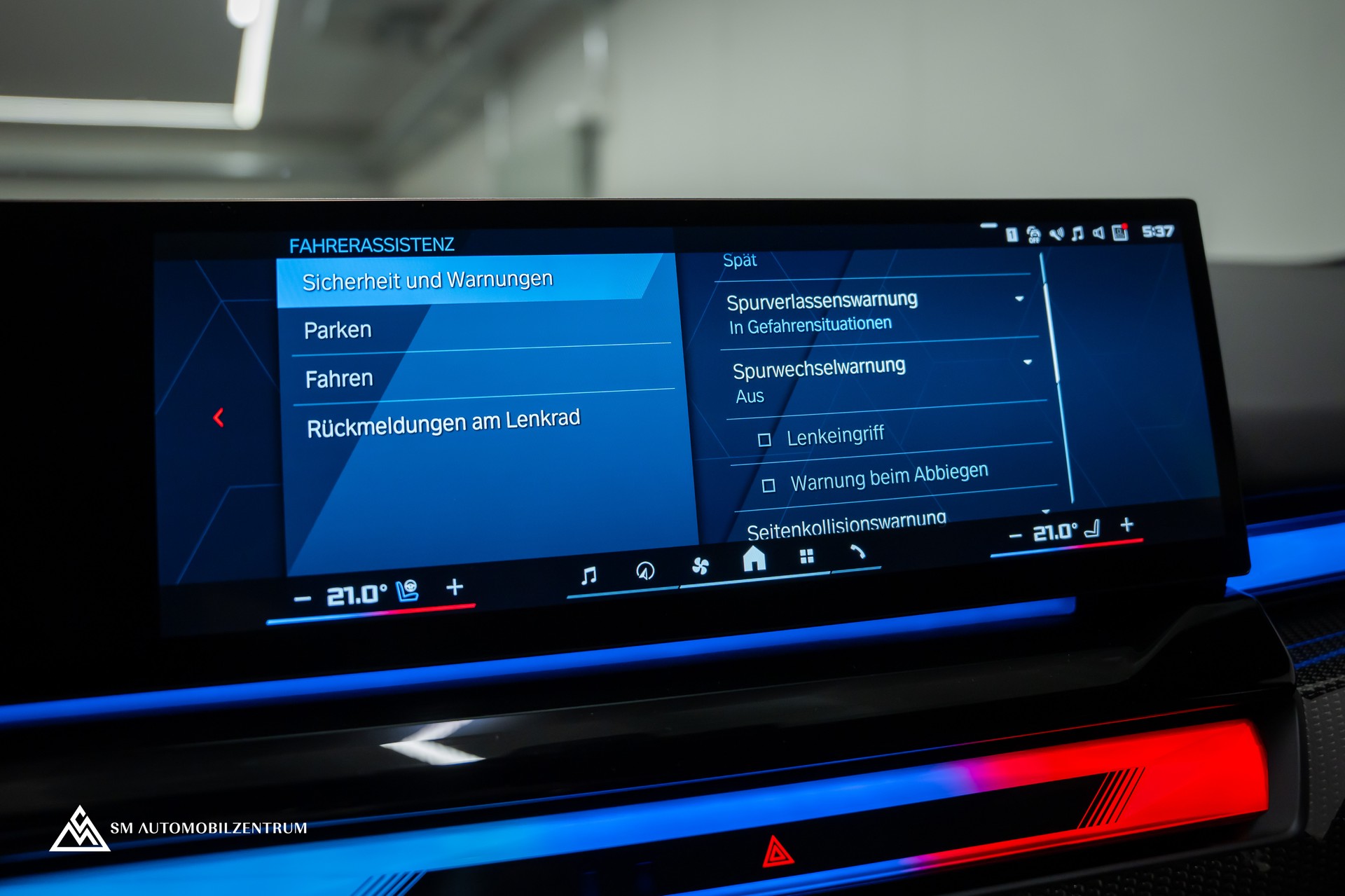 BMW M5 xDrive / CH / Carbon Exterieur & Interieur / 360° / Head-Up / Sitzbelüftung-image-47