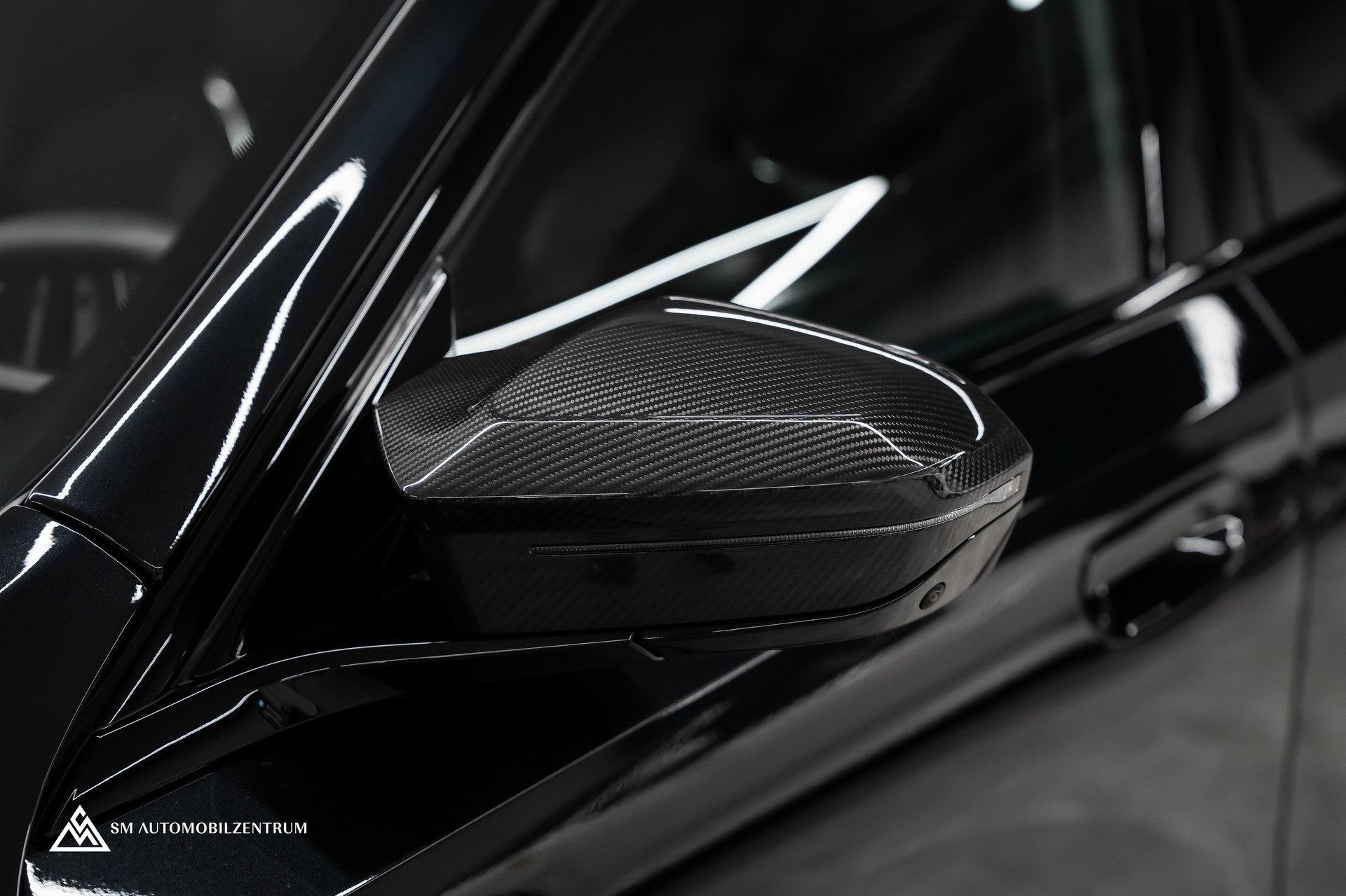 BMW M5 xDrive / CH / Carbon Exterieur & Interieur / 360° / Head-Up / Sitzbelüftung-image-4