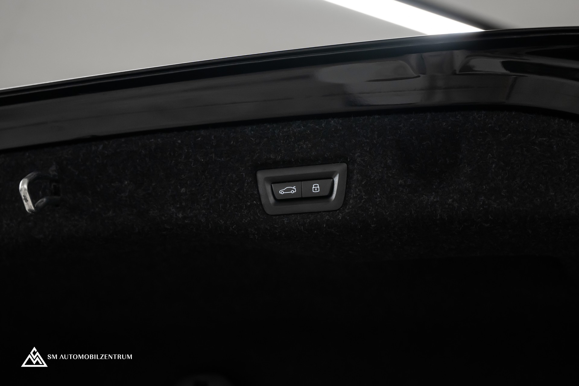 BMW M5 xDrive / CH / Carbon Exterieur & Interieur / 360° / Head-Up / Sitzbelüftung-image-19