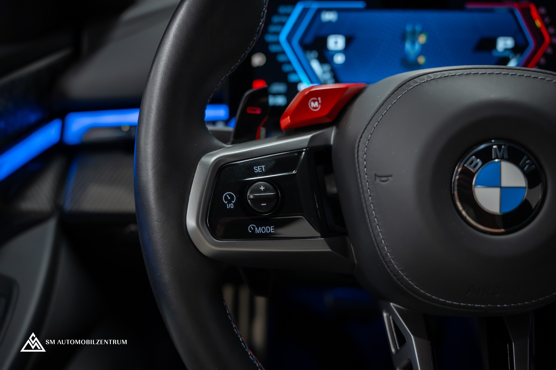 BMW M5 xDrive / CH / Carbon Exterieur & Interieur / 360° / Head-Up / Sitzbelüftung-image-35