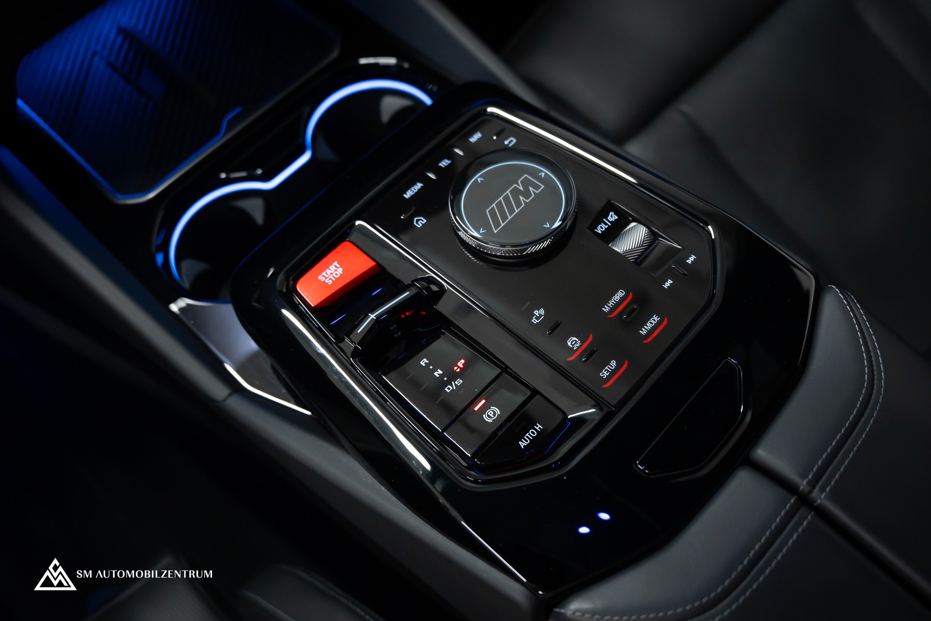 BMW M5 xDrive / CH / Carbon Exterieur & Interieur / 360° / Head-Up / Sitzbelüftung-image-40