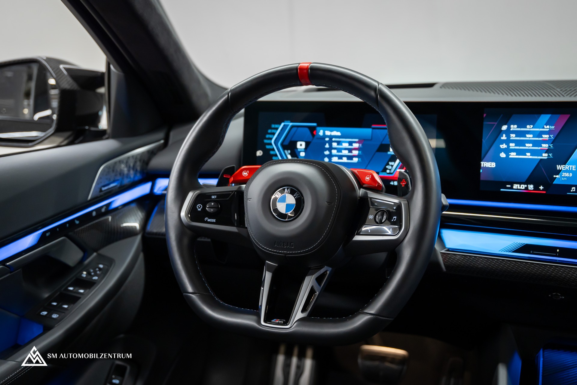 BMW M5 xDrive / CH / Carbon Exterieur & Interieur / 360° / Head-Up / Sitzbelüftung-image-34