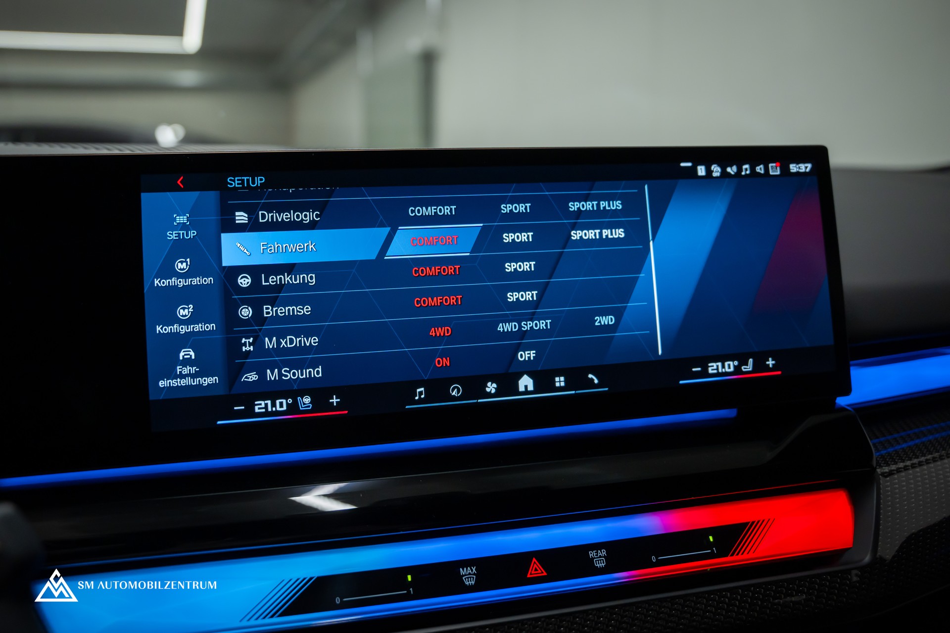 BMW M5 xDrive / CH / Carbon Exterieur & Interieur / 360° / Head-Up / Sitzbelüftung-image-49