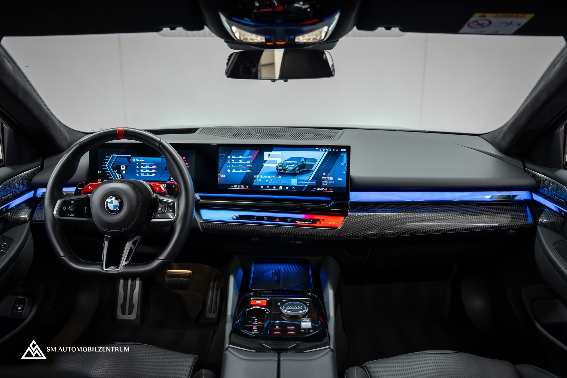 BMW M5 xDrive / CH / Carbon Exterieur & Interieur / 360° / Head-Up / Sitzbelüftung-image-21