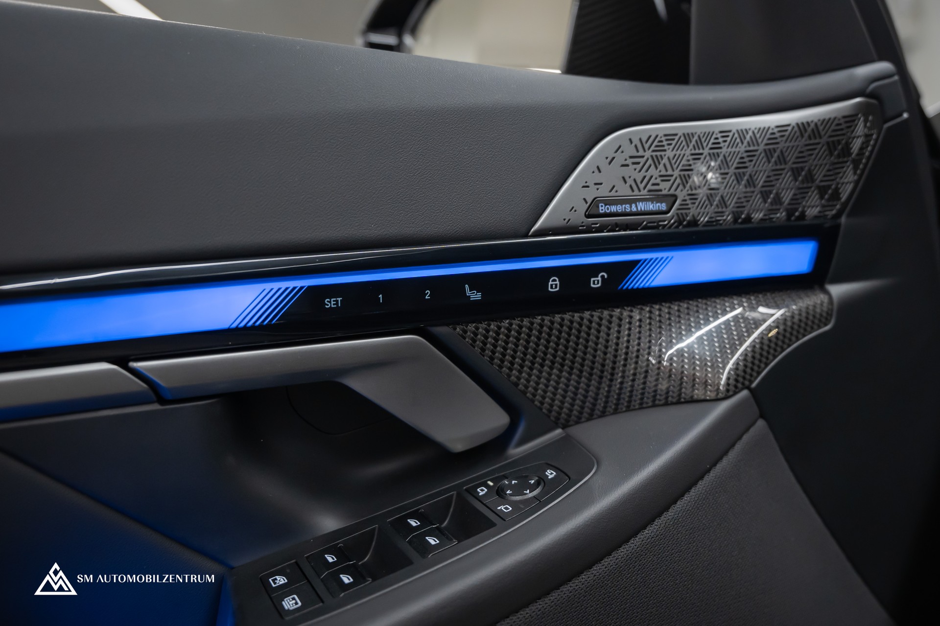 BMW M5 xDrive / CH / Carbon Exterieur & Interieur / 360° / Head-Up / Sitzbelüftung-image-31
