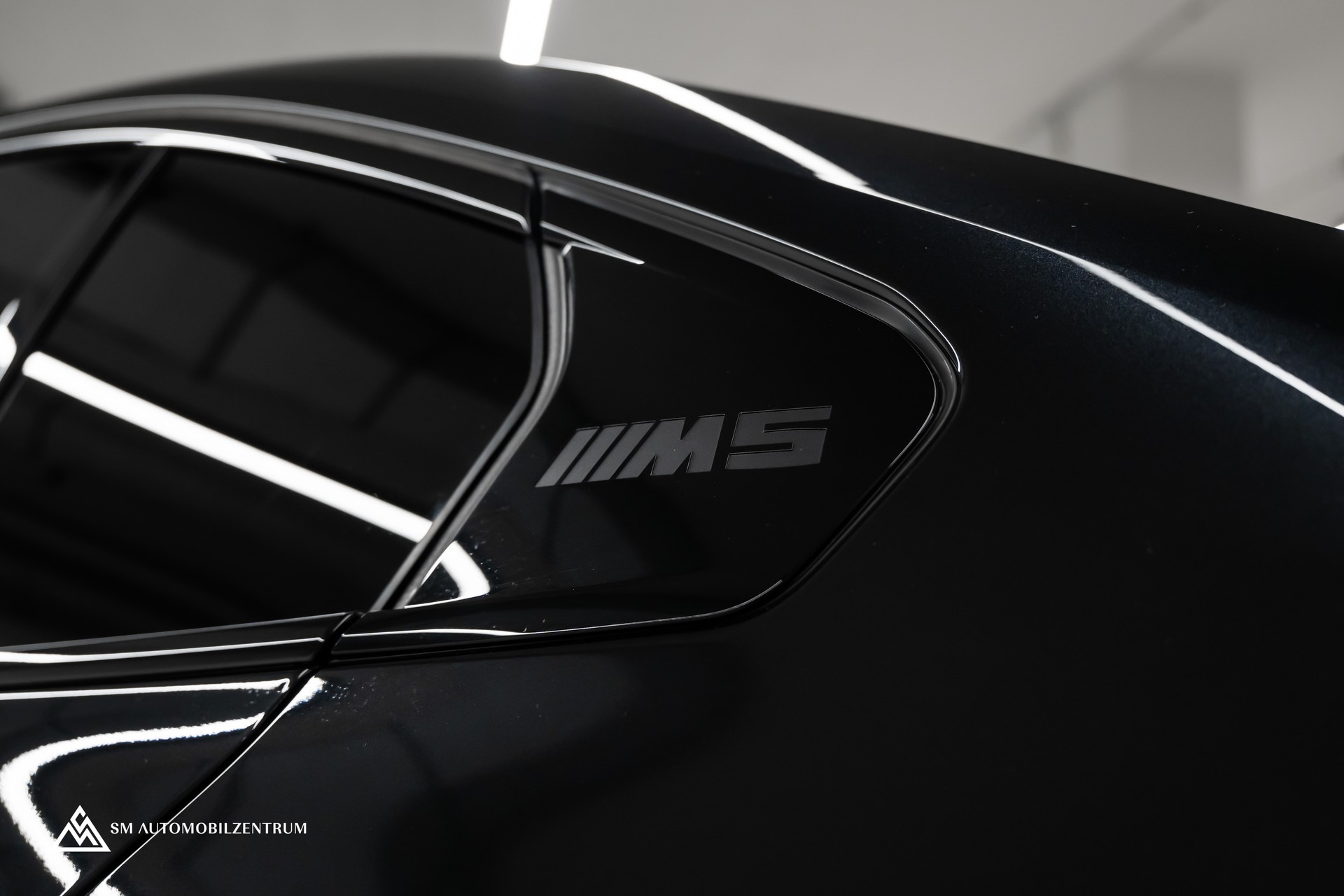BMW M5 xDrive / CH / Carbon Exterieur & Interieur / 360° / Head-Up / Sitzbelüftung-image-15