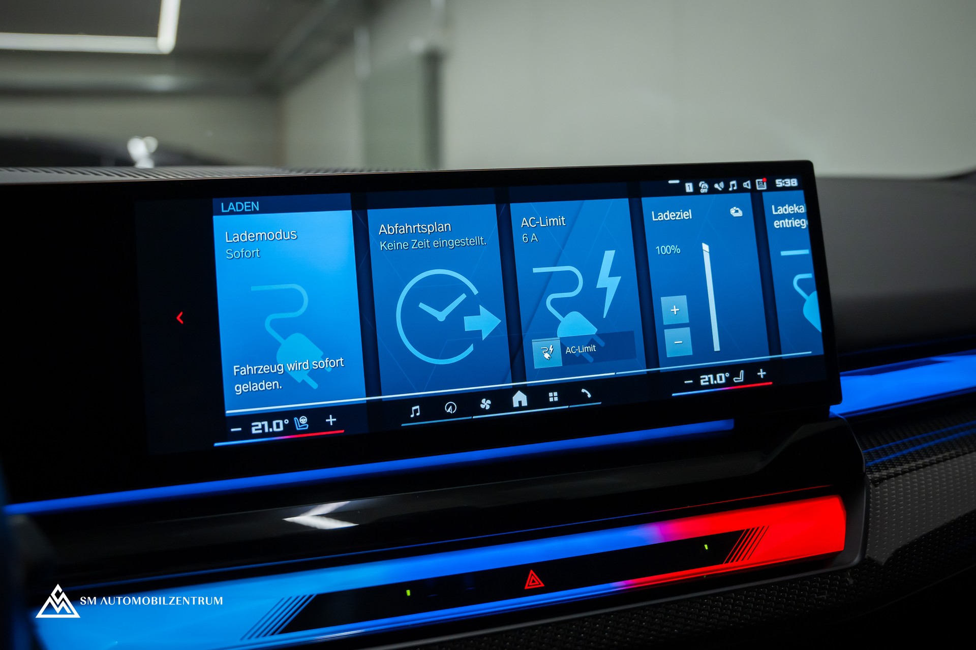BMW M5 xDrive / CH / Carbon Exterieur & Interieur / 360° / Head-Up / Sitzbelüftung-image-51