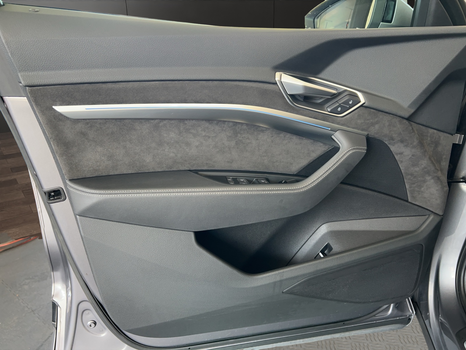 AUDI e-tron 55 Advanced quattro-image-18