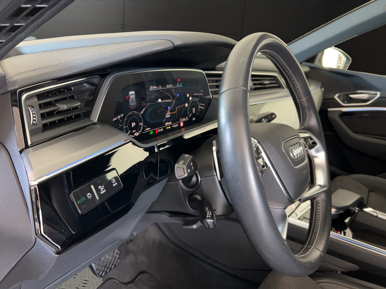 AUDI e-tron 55 Advanced quattro-image-19