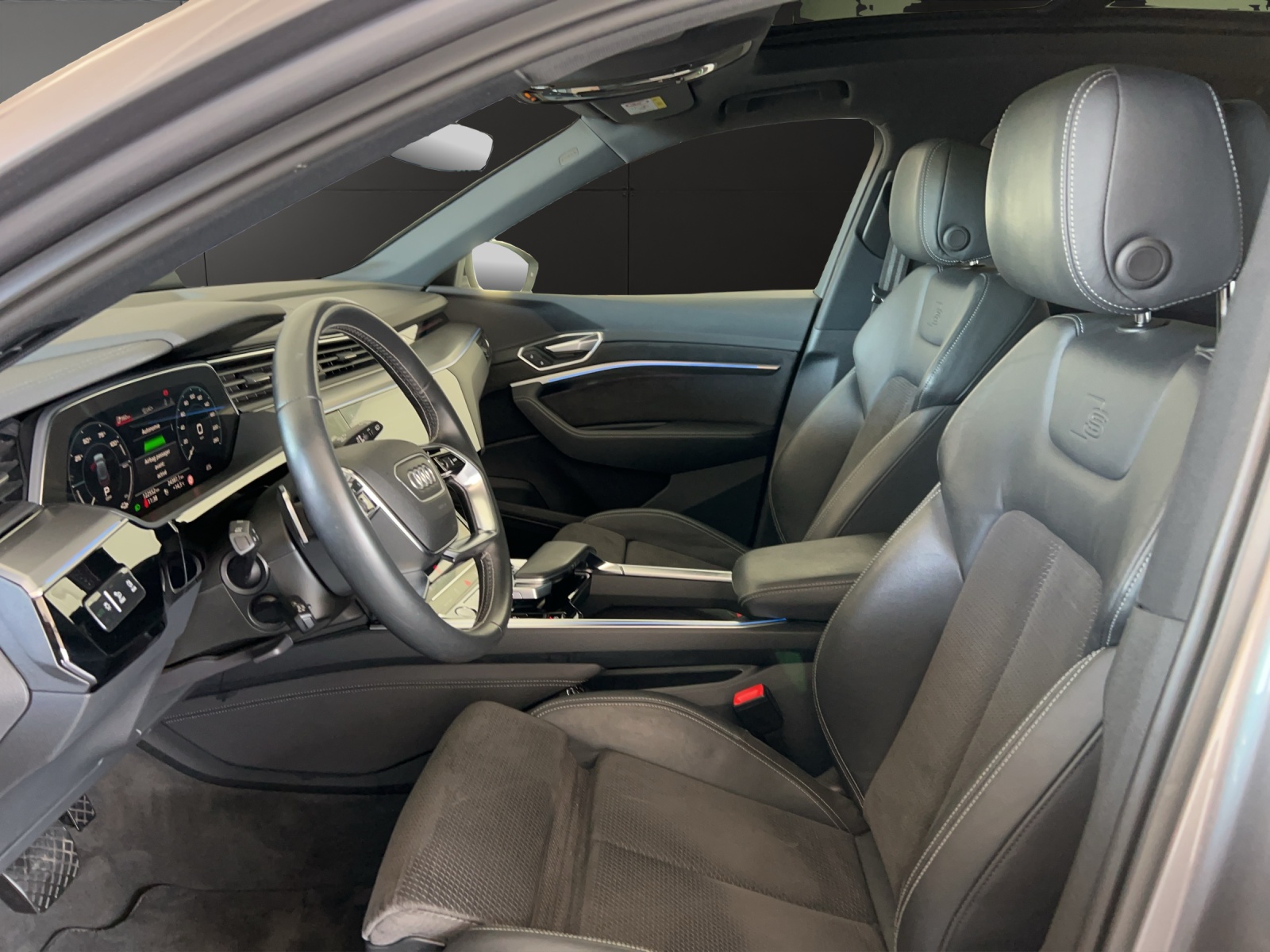 AUDI e-tron 55 Advanced quattro-image-8