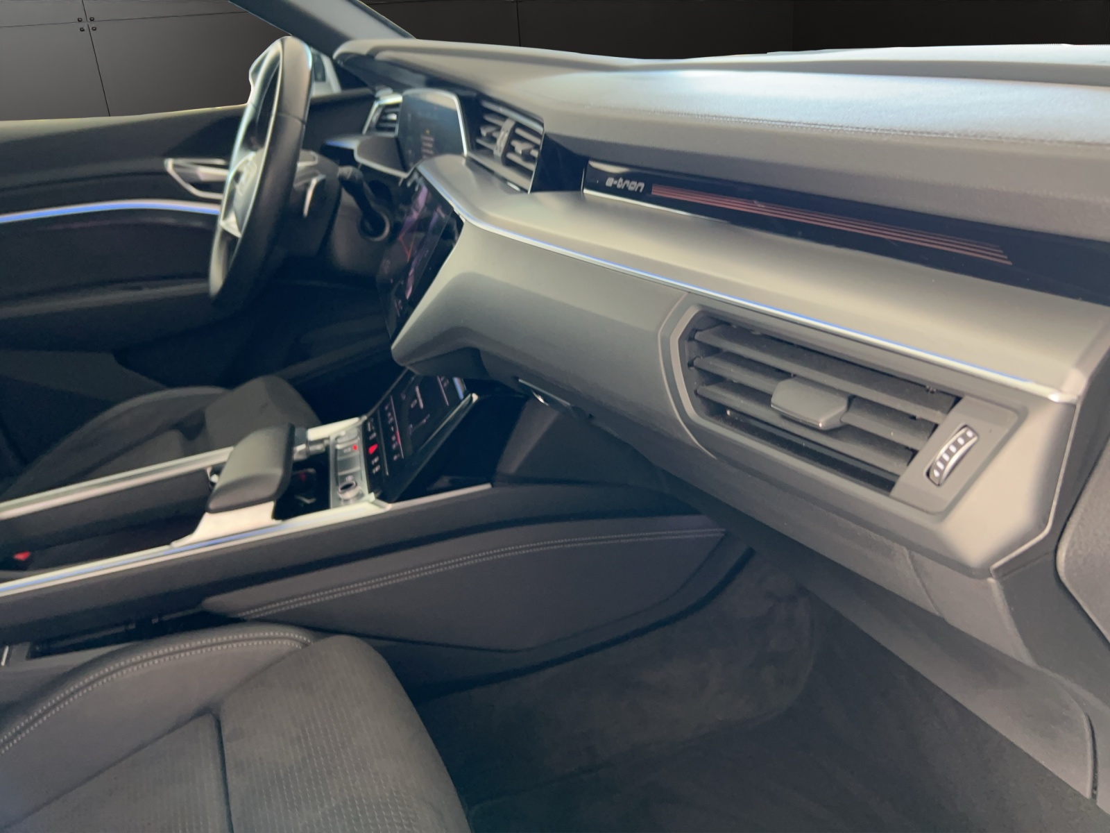 AUDI e-tron 55 Advanced quattro-image-21