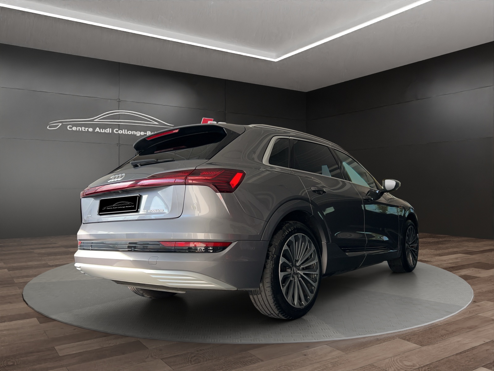 AUDI e-tron 55 Advanced quattro-image-5