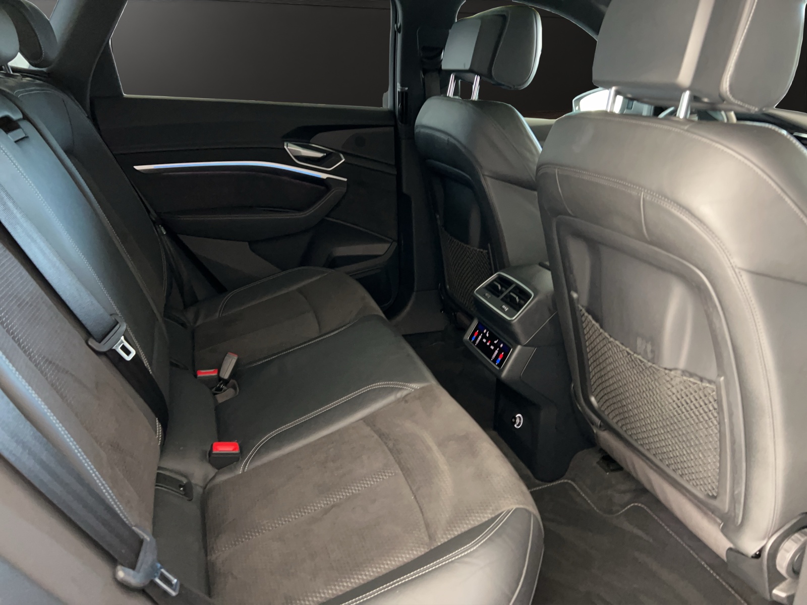 AUDI e-tron 55 Advanced quattro-image-16