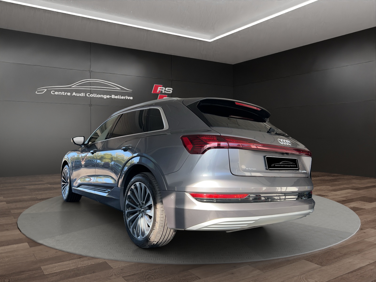 AUDI e-tron 55 Advanced quattro-image-3